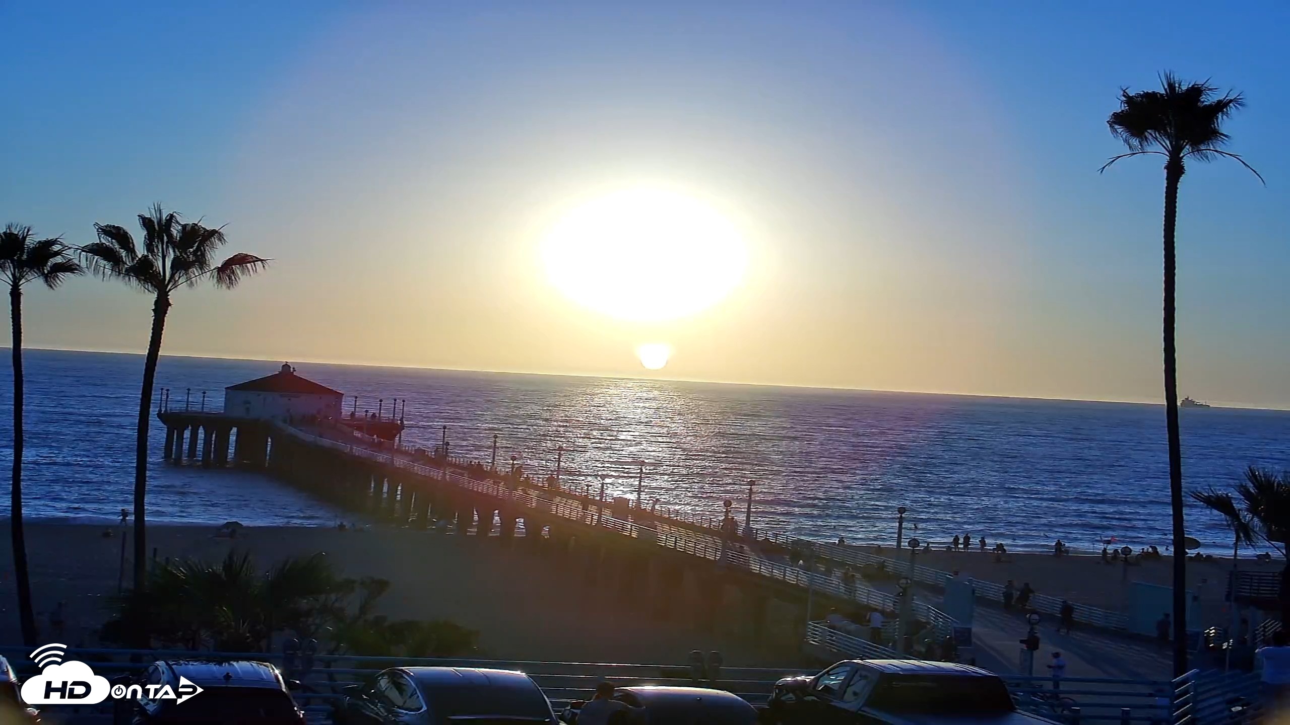 Snapshot of Manhattan Beach Pier North Live Cam taken Oct 6, 2026, 6:11pm PDT