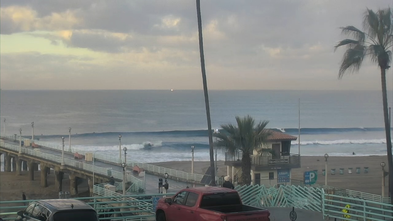 Snapshot of Manhattan Beach Pier North Live Cam taken Jan 17, 2025, 7:37am PST