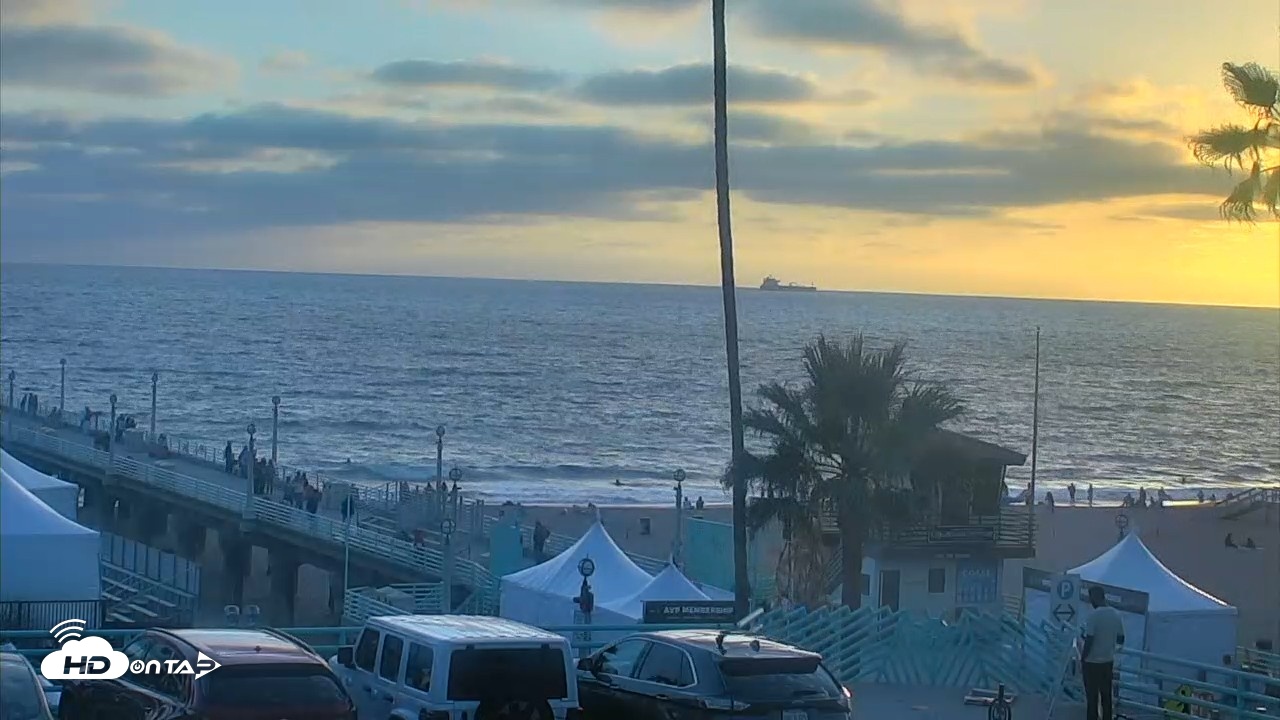 Snapshot of Manhattan Beach Pier North Live Cam taken Aug 12, 2026, 7:27pm PDT