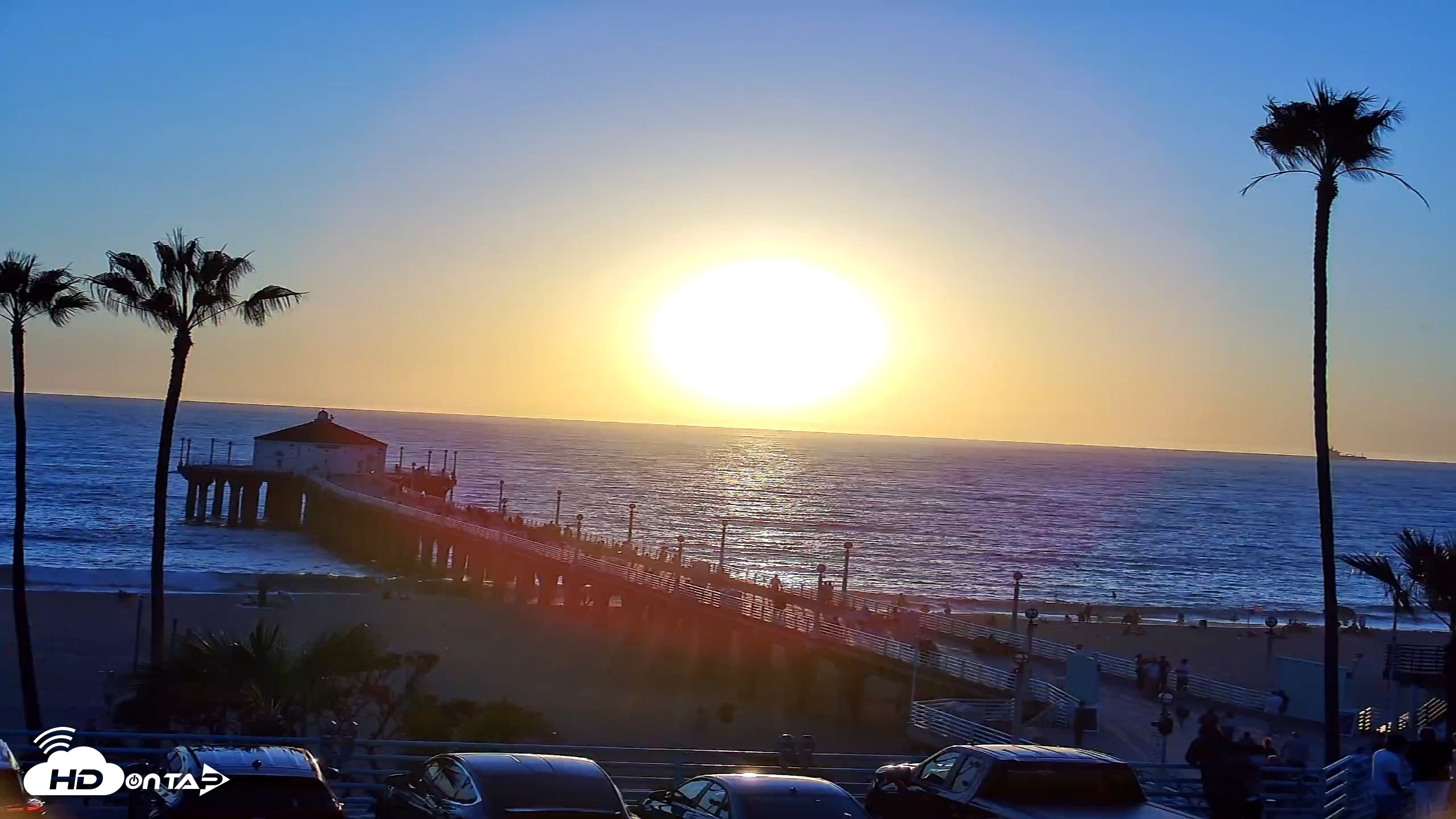 Snapshot of Manhattan Beach Pier North Live Cam taken Oct 6, 2026, 6:17pm PDT