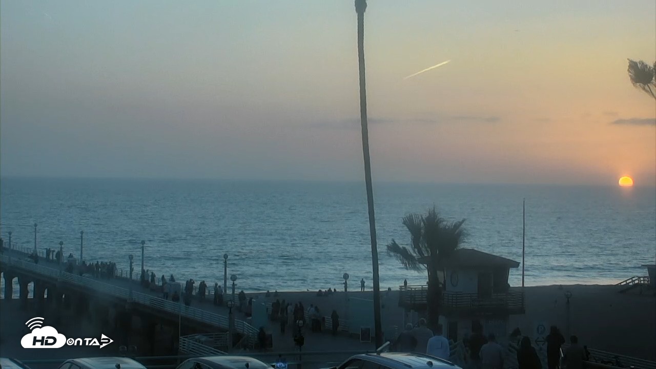 Snapshot of Manhattan Beach Pier North Live Cam taken Apr 16, 2026, 7:25pm PDT