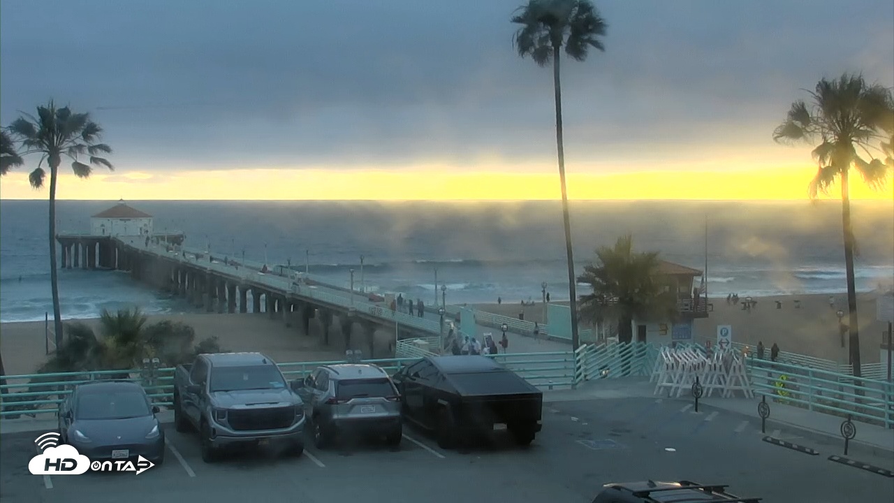 Snapshot of Manhattan Beach Pier North Live Cam taken Jun 3, 2025, 7:26pm PDT