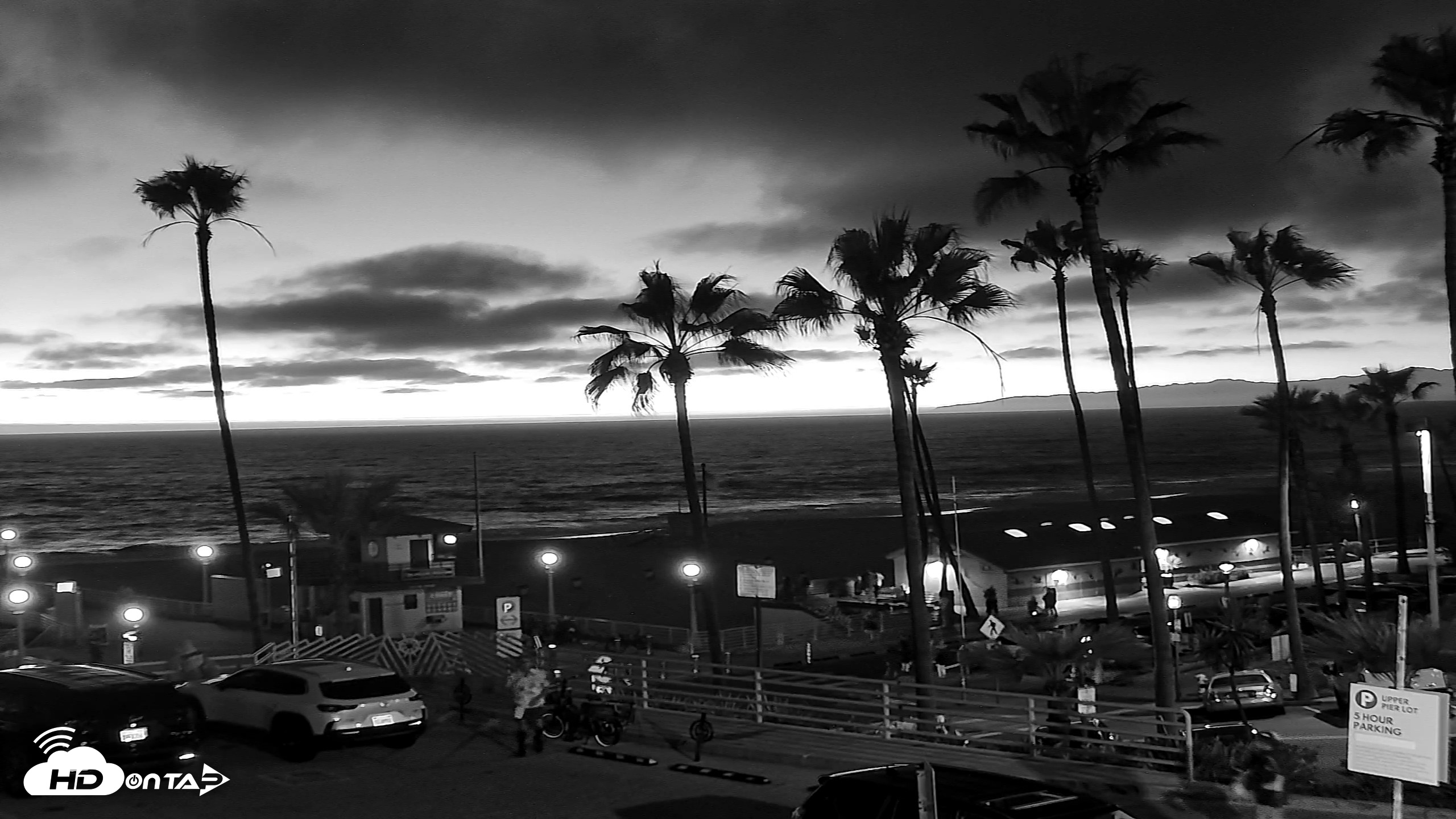 Snapshot of Manhattan Beach Pier North Live Cam taken Oct 8, 2026, 7:06pm PDT