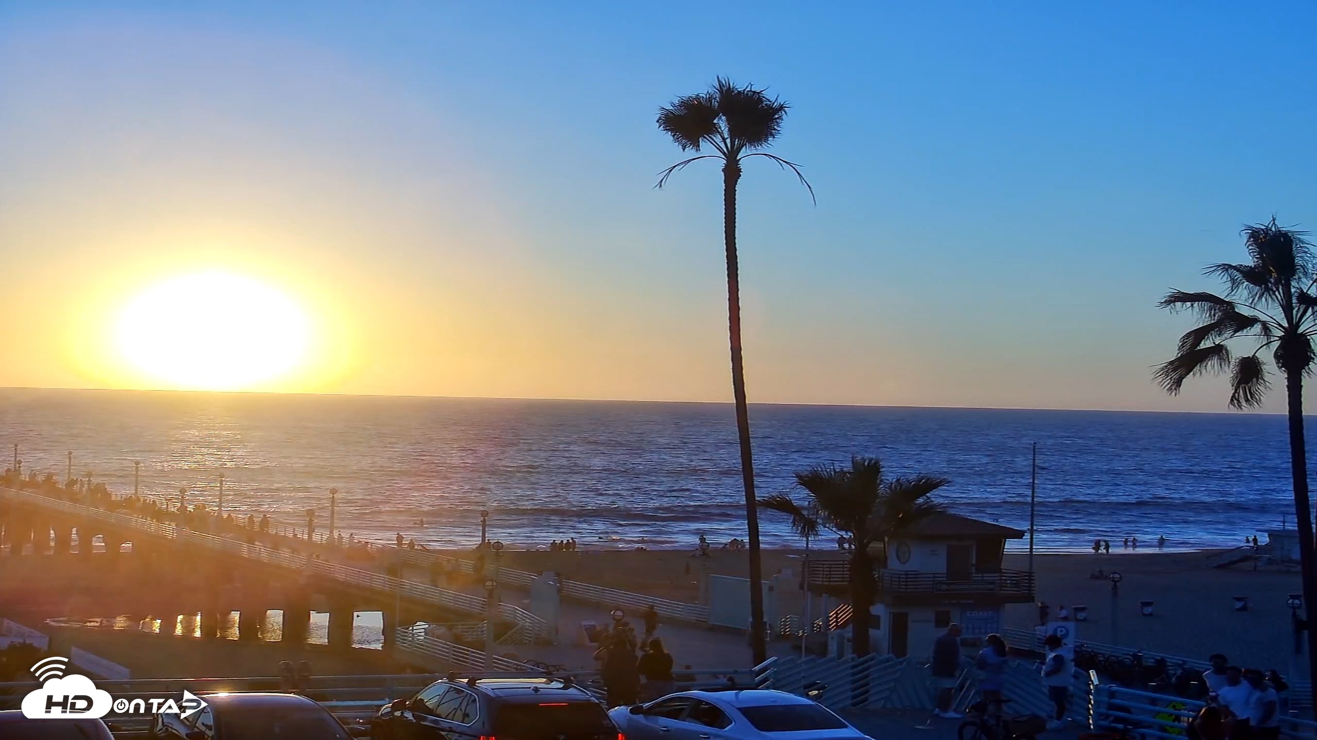 Snapshot of Manhattan Beach Pier North Live Cam taken Oct 9, 2026, 6:17pm PDT