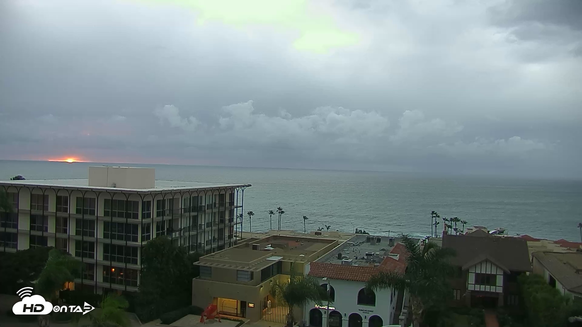Snapshot of Inn By the Sea La Jolla Live Webcam taken Oct 21, 2026, 6:10pm PDT