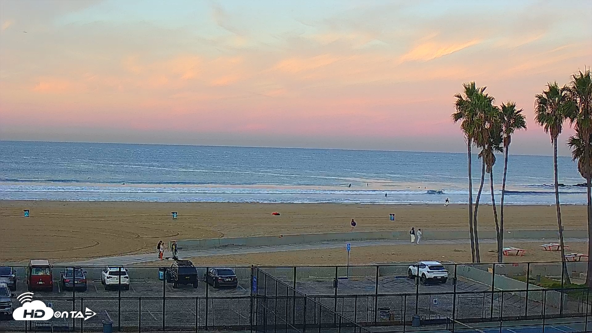 Snapshot of Venice Beach Wide View Live Webcam taken Oct 19, 2025, 7:06am PDT