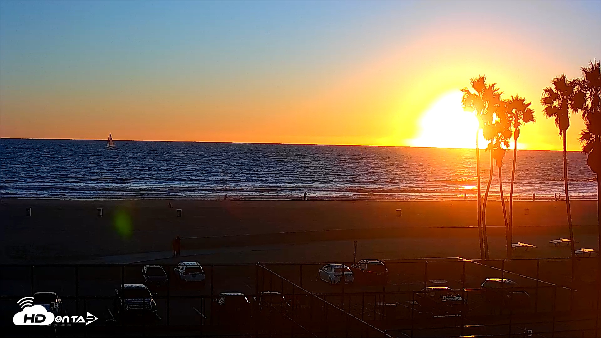 Snapshot of Venice Beach Wide View Live Webcam taken Oct 15, 2025, 6:11pm PDT