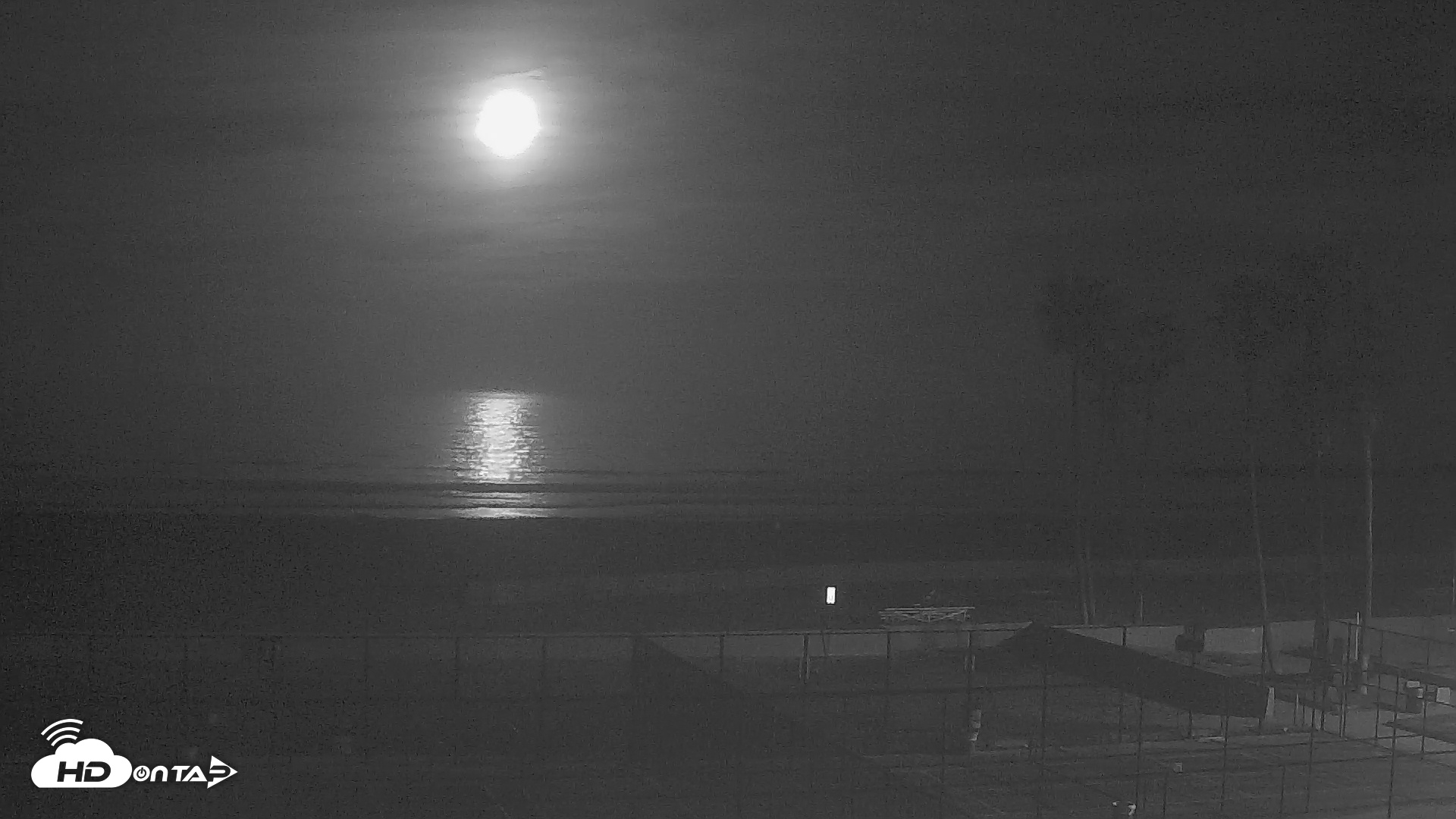 Snapshot of Venice Beach Wide View Live Webcam taken May 11, 2025, 4:20am PDT
