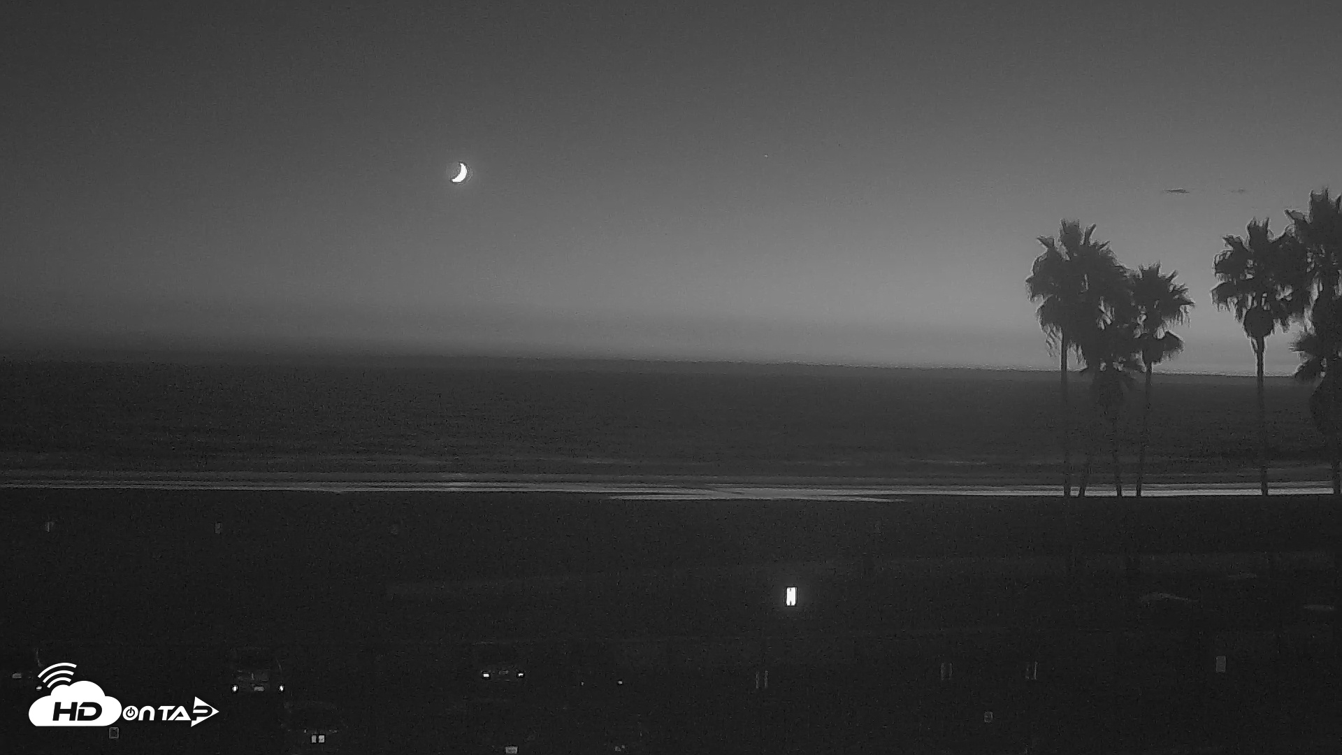 Snapshot of Venice Beach Wide View Live Webcam taken Sep 24, 2025, 7:36pm PDT