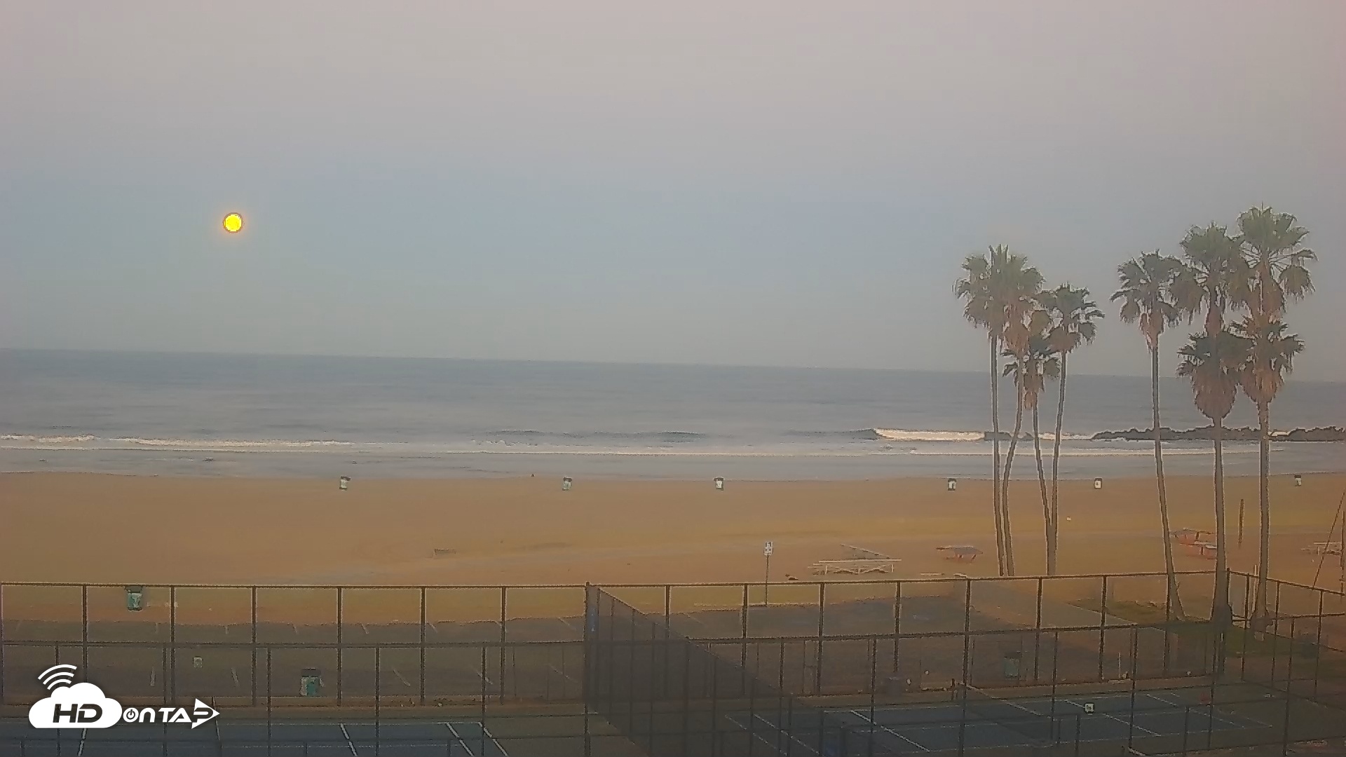 Snapshot of Venice Beach Wide View Live Webcam taken May 13, 2025, 5:44am PDT