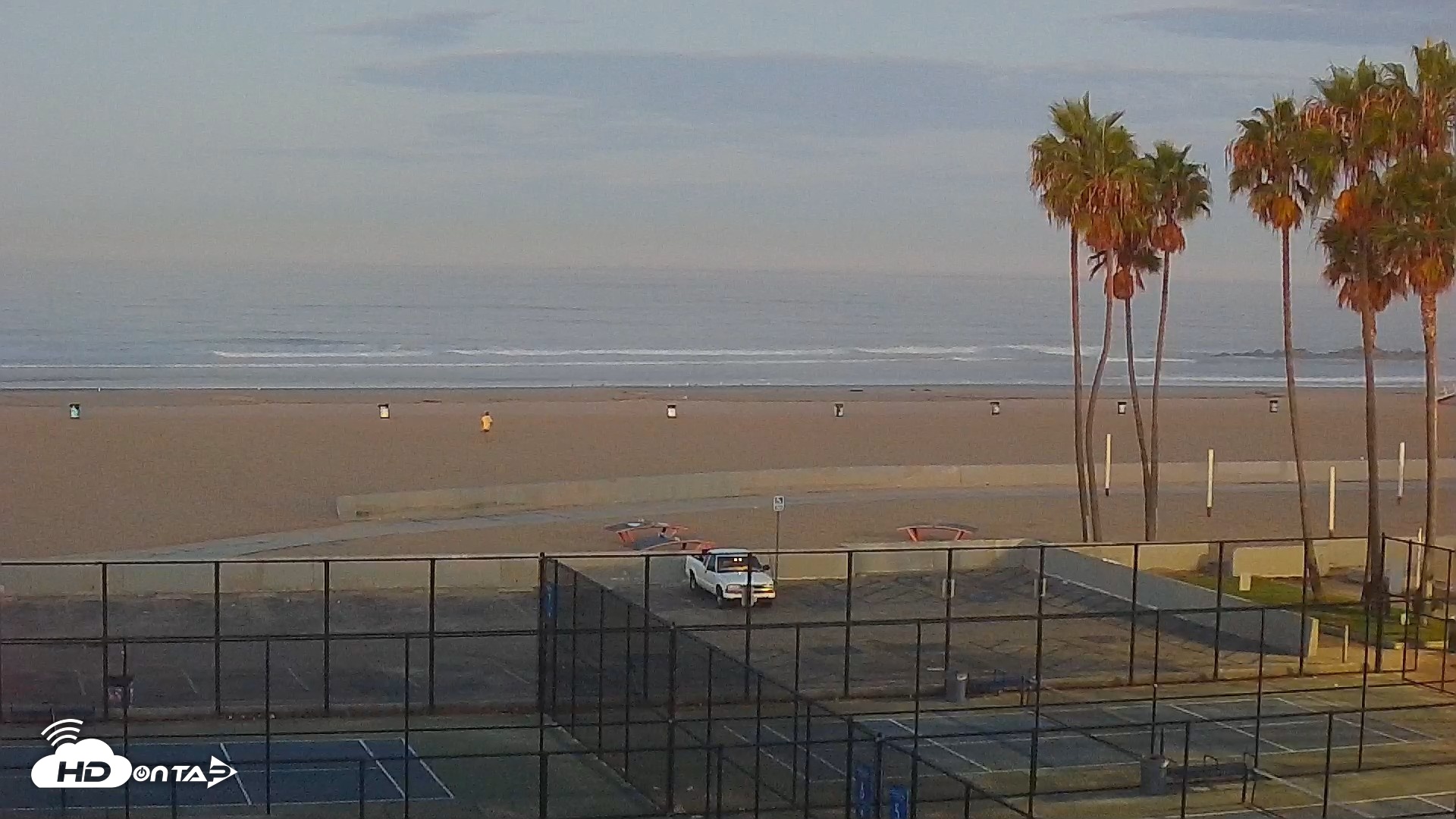 Snapshot of Venice Beach Wide View Live Webcam taken Sep 9, 2026, 6:09am PDT