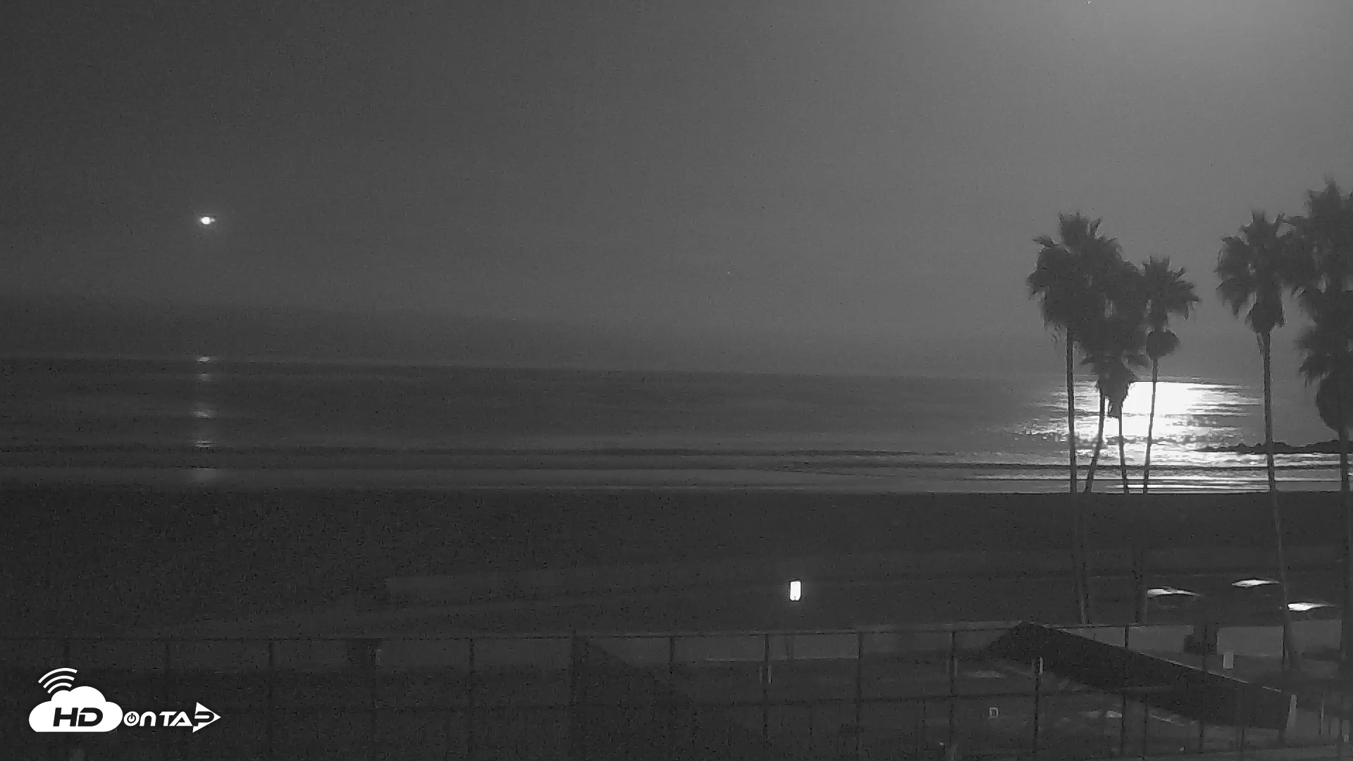 Snapshot of Venice Beach Wide View Live Webcam taken Oct 6, 2025, 4:53am PDT