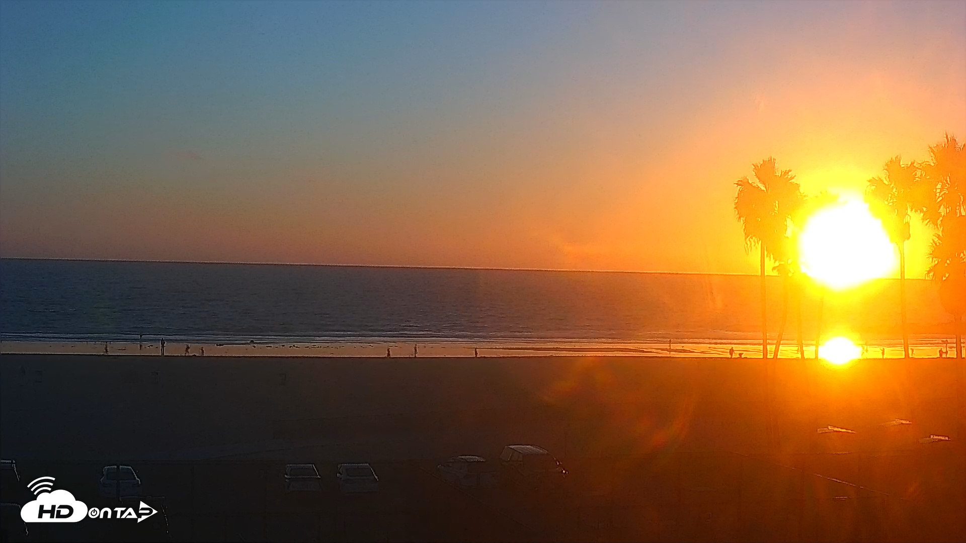Snapshot of Venice Beach Wide View Live Webcam taken Oct 8, 2025, 6:21pm PDT