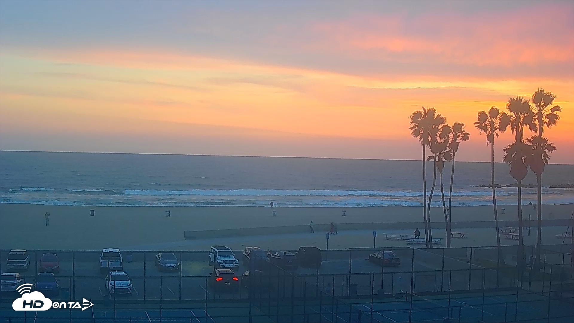 Snapshot of Venice Beach Wide View Live Webcam taken May 1, 2025, 7:40pm PDT