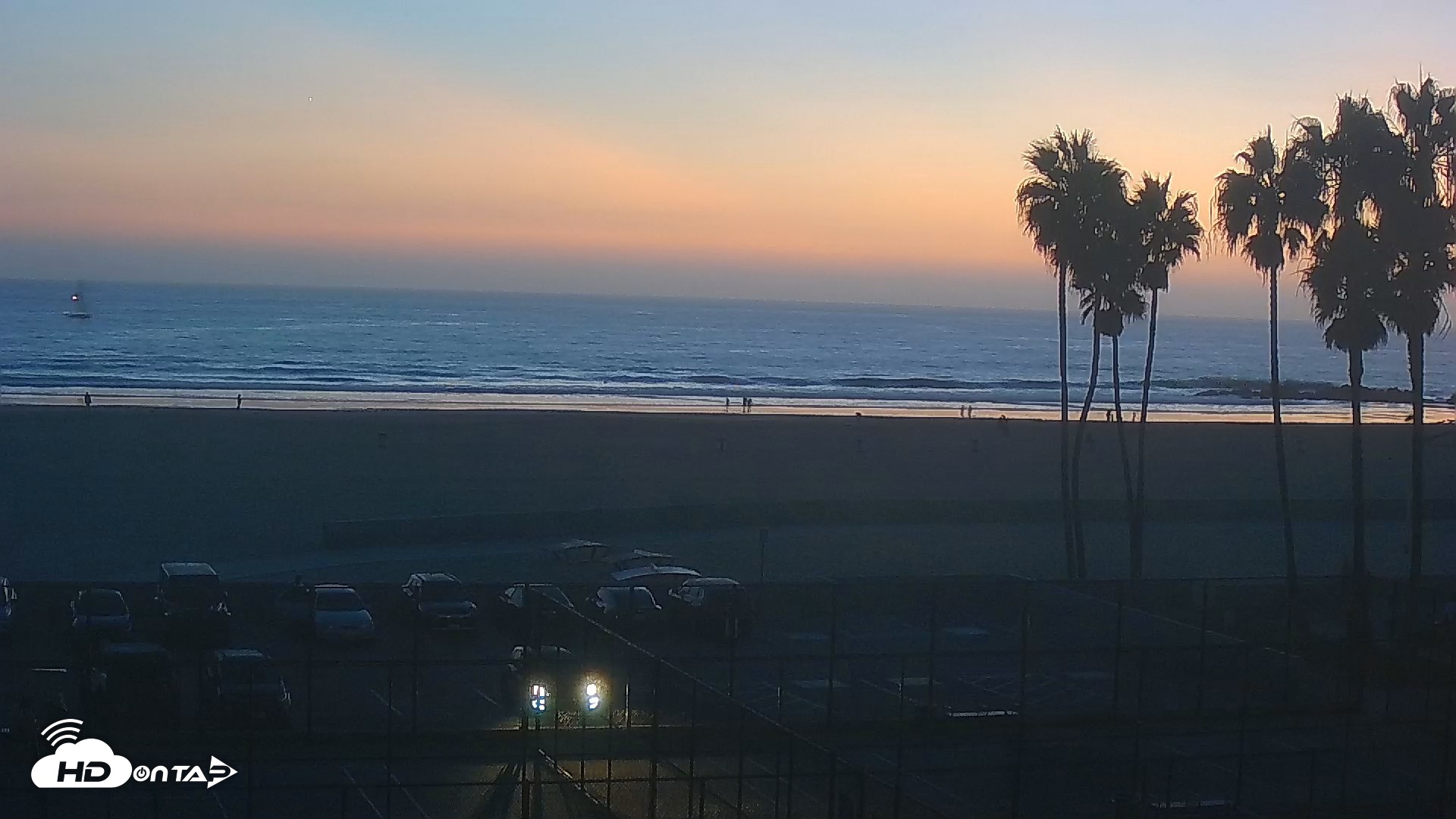 Snapshot of Venice Beach Wide View Live Webcam taken Sep 30, 2026, 7:07pm PDT