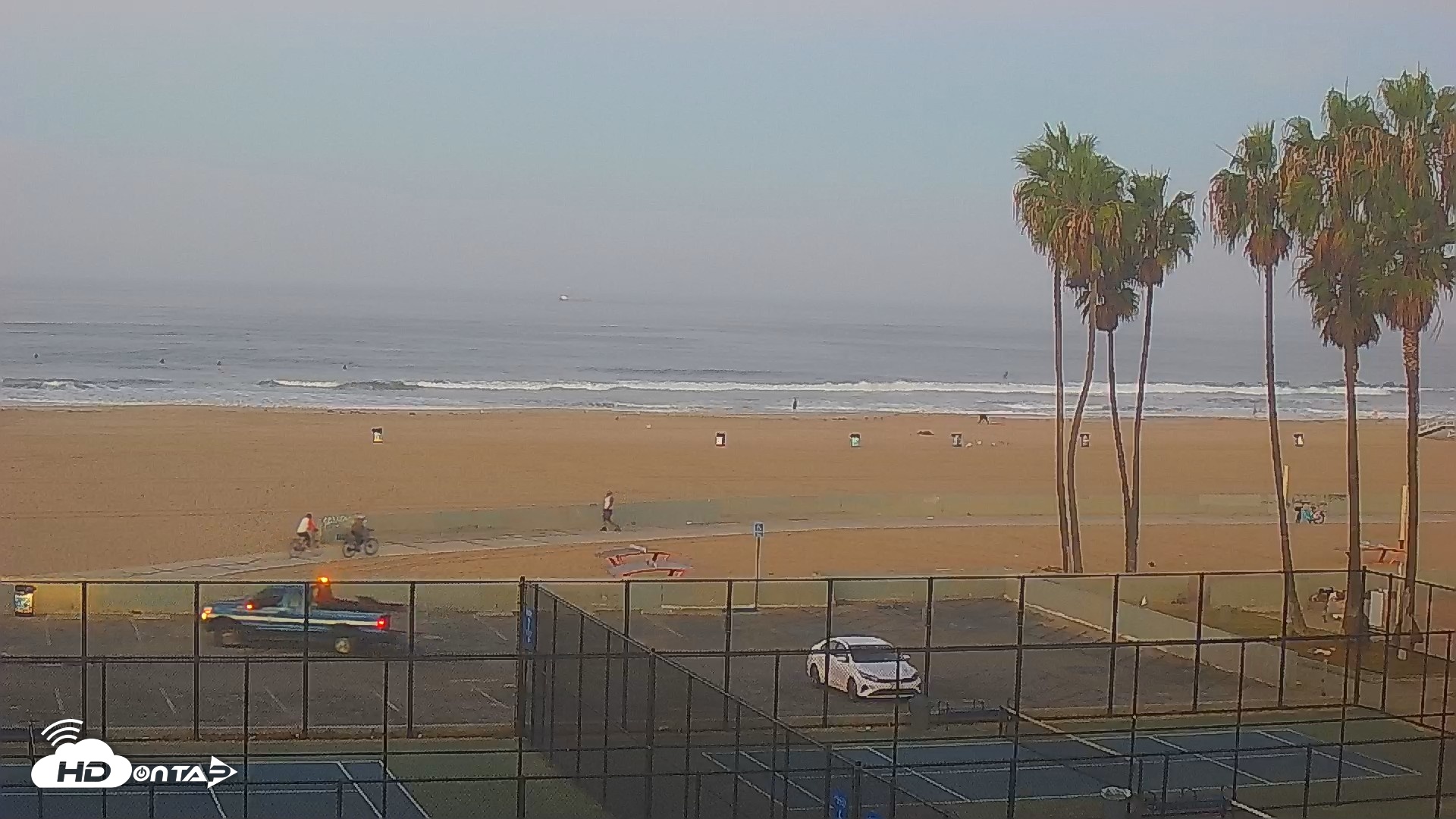 Snapshot of Venice Beach Wide View Live Webcam taken Oct 8, 2026, 6:41am PDT