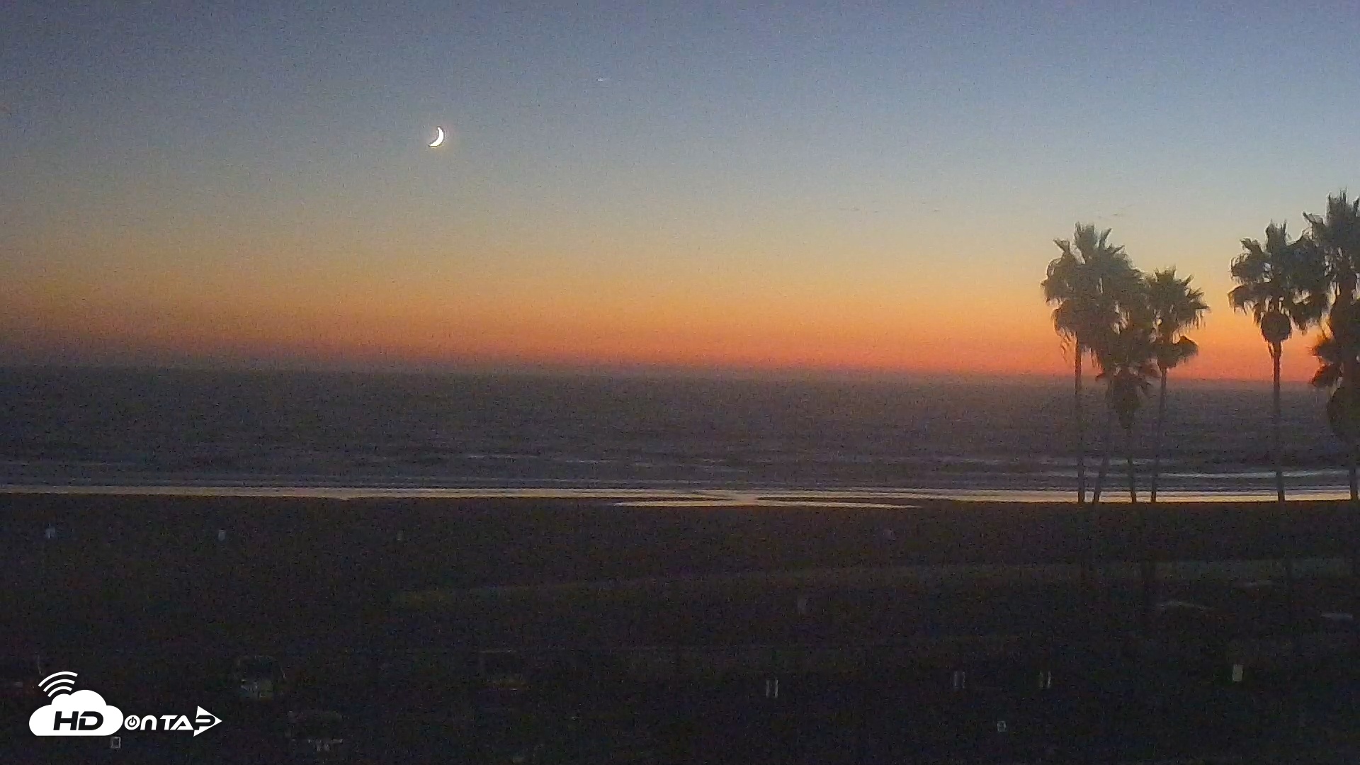 Snapshot of Venice Beach Wide View Live Webcam taken Sep 24, 2025, 7:30pm PDT