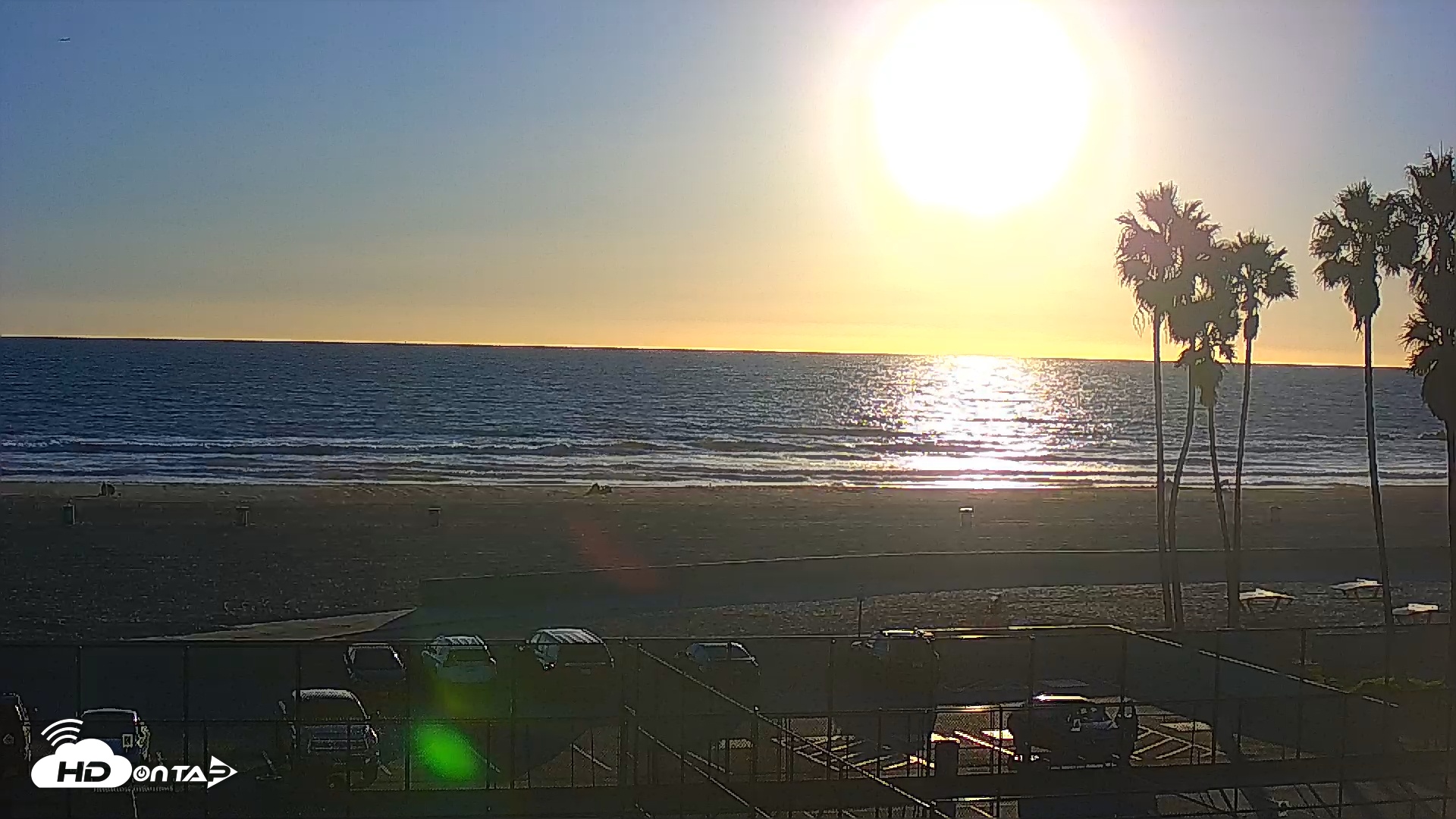 Snapshot of Venice Beach Wide View Live Webcam taken Oct 15, 2025, 5:45pm PDT