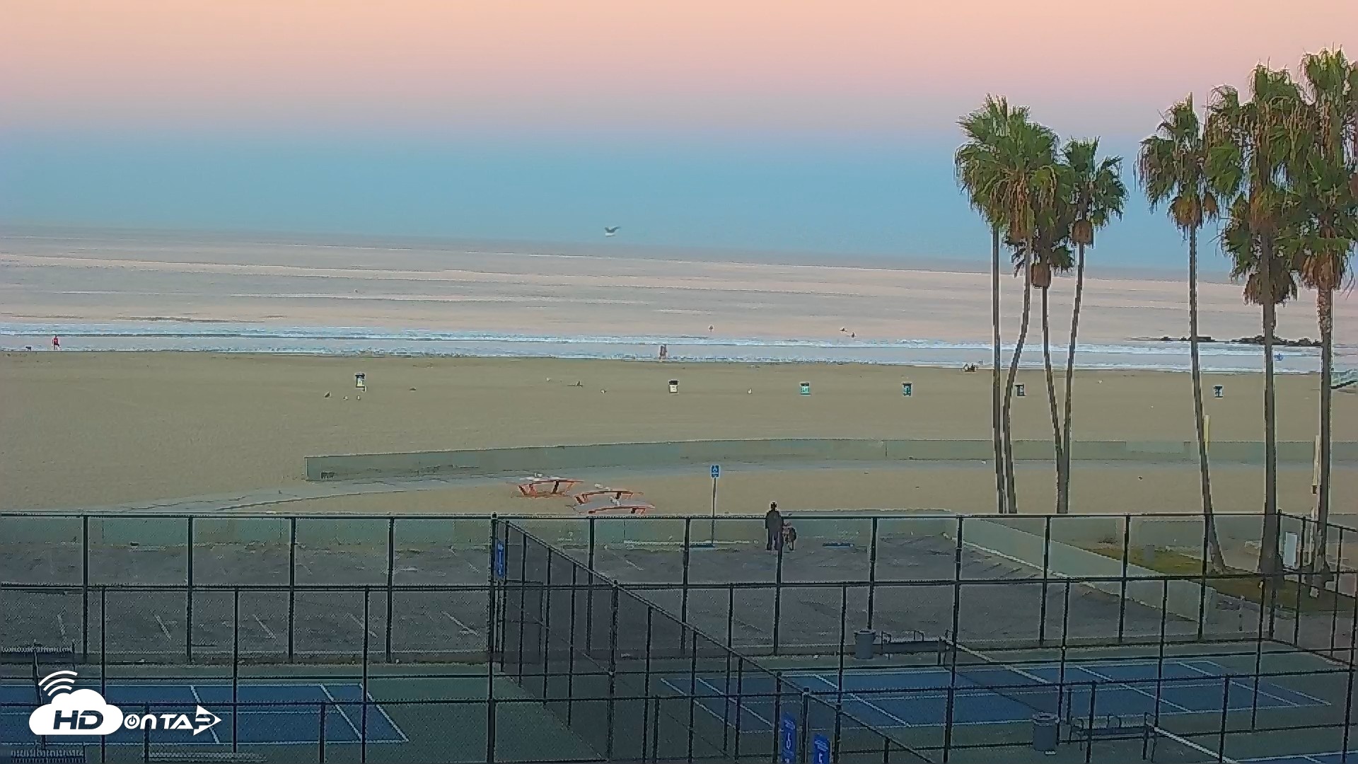 Snapshot of Venice Beach Wide View Live Webcam taken Oct 4, 2026, 6:45am PDT