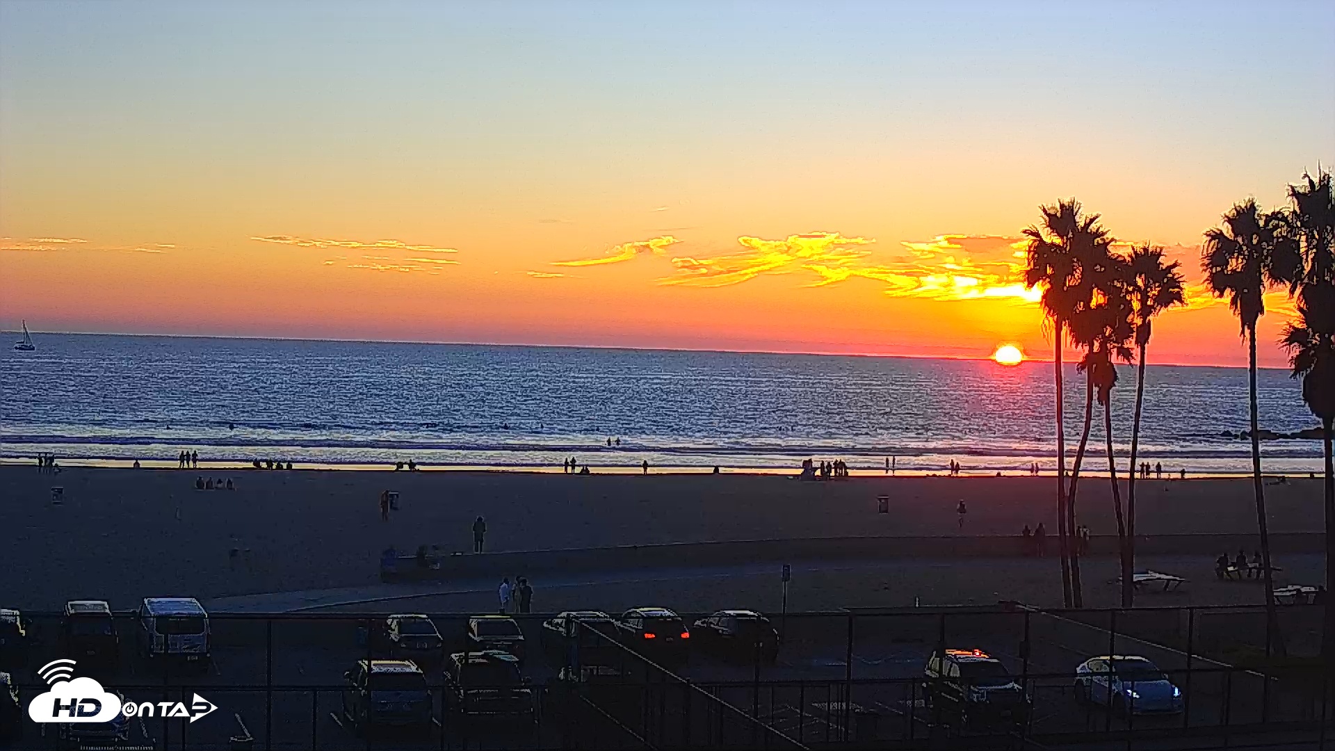 Snapshot of Venice Beach Wide View Live Webcam taken Oct 19, 2025, 6:14pm PDT