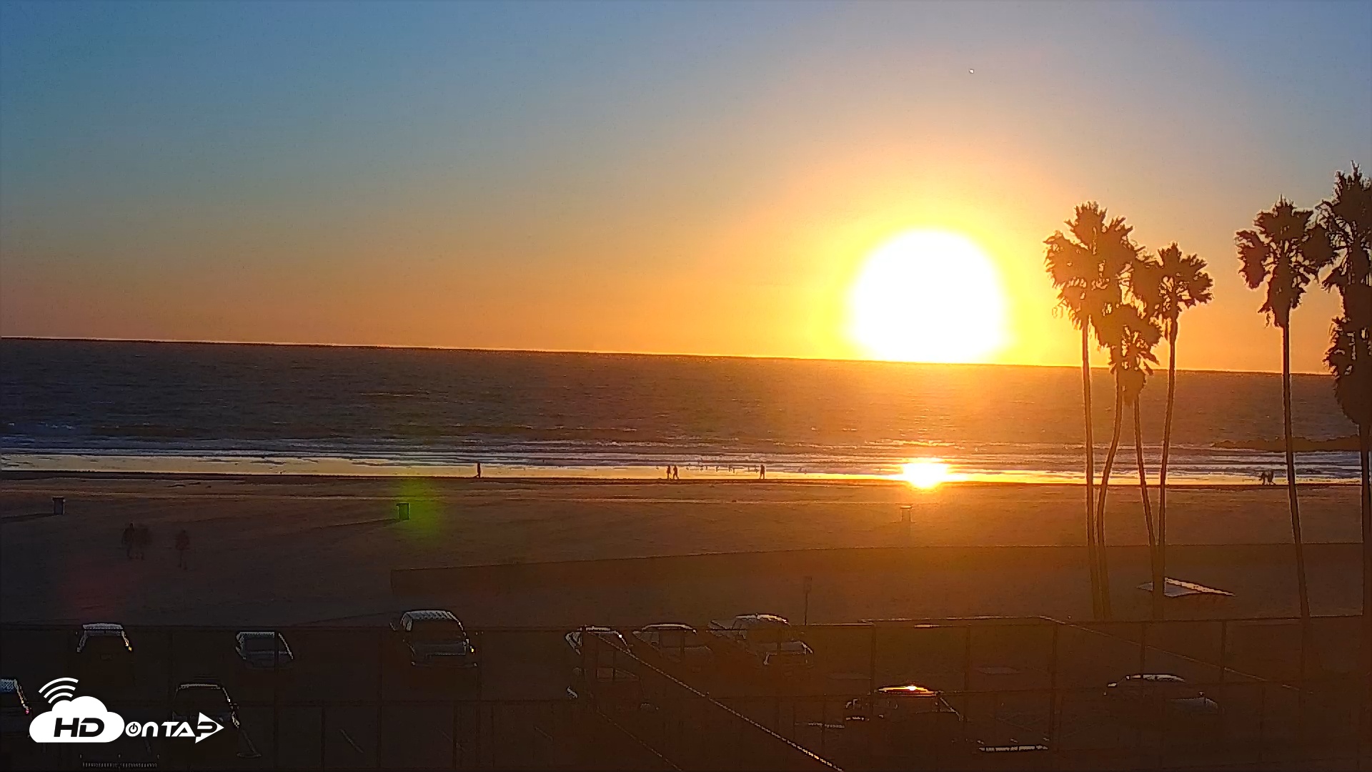 Snapshot of Venice Beach Wide View Live Webcam taken Oct 22, 2025, 6:00pm PDT
