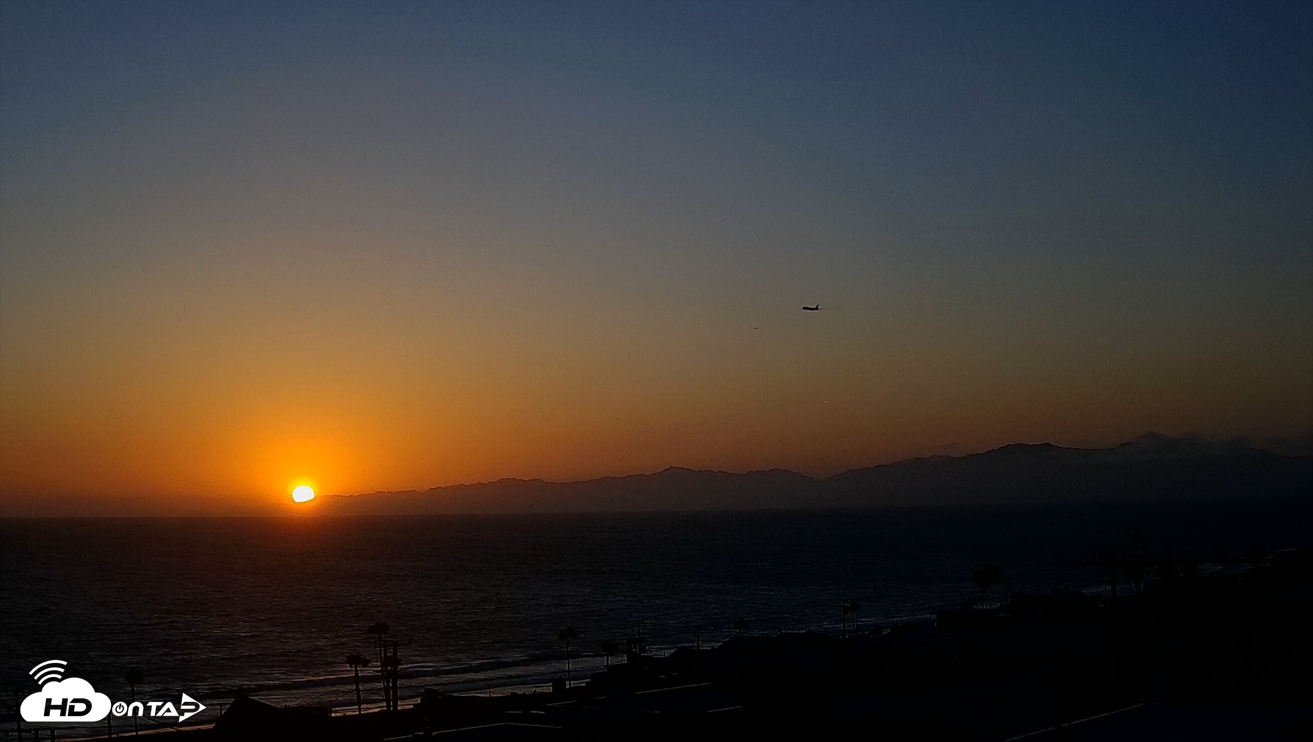 Snapshot of Santa Monica Bay Live Webcam taken May 6, 2026, 7:38pm PDT