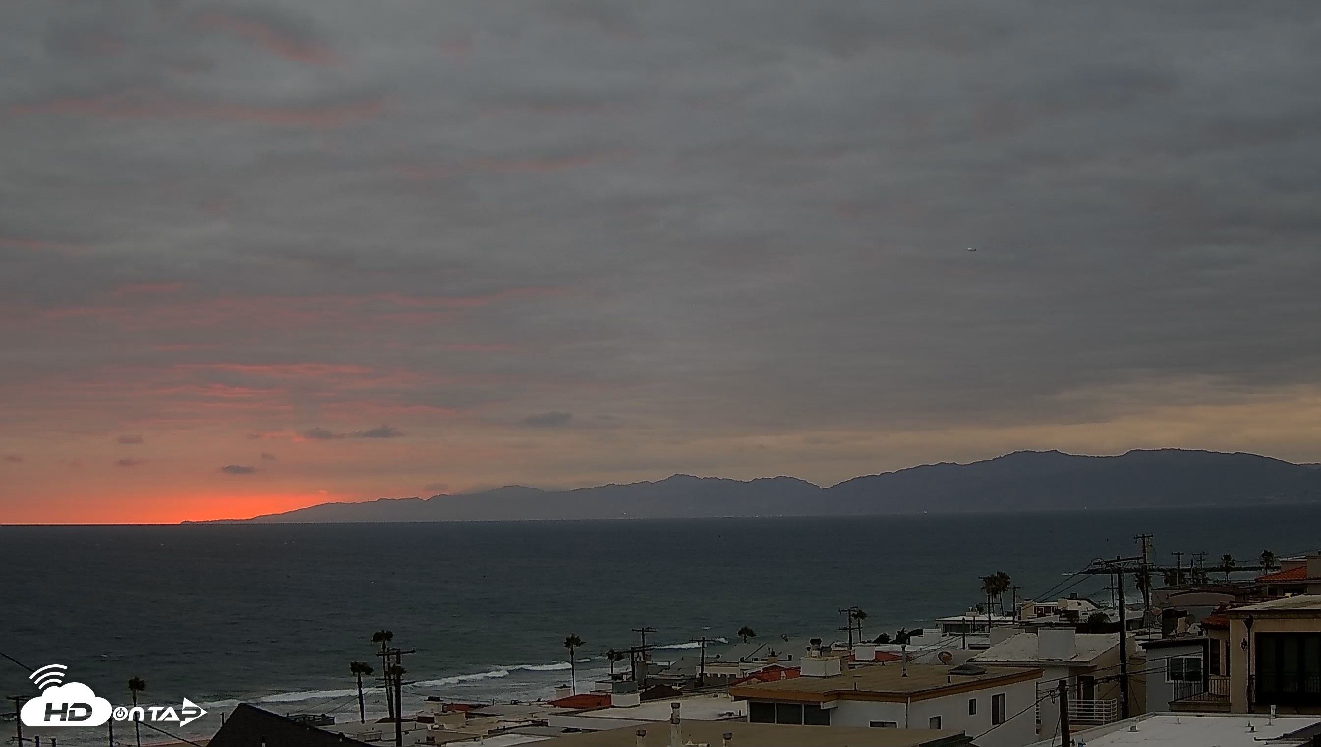 Snapshot of Santa Monica Bay Live Webcam taken May 3, 2026, 7:42pm PDT