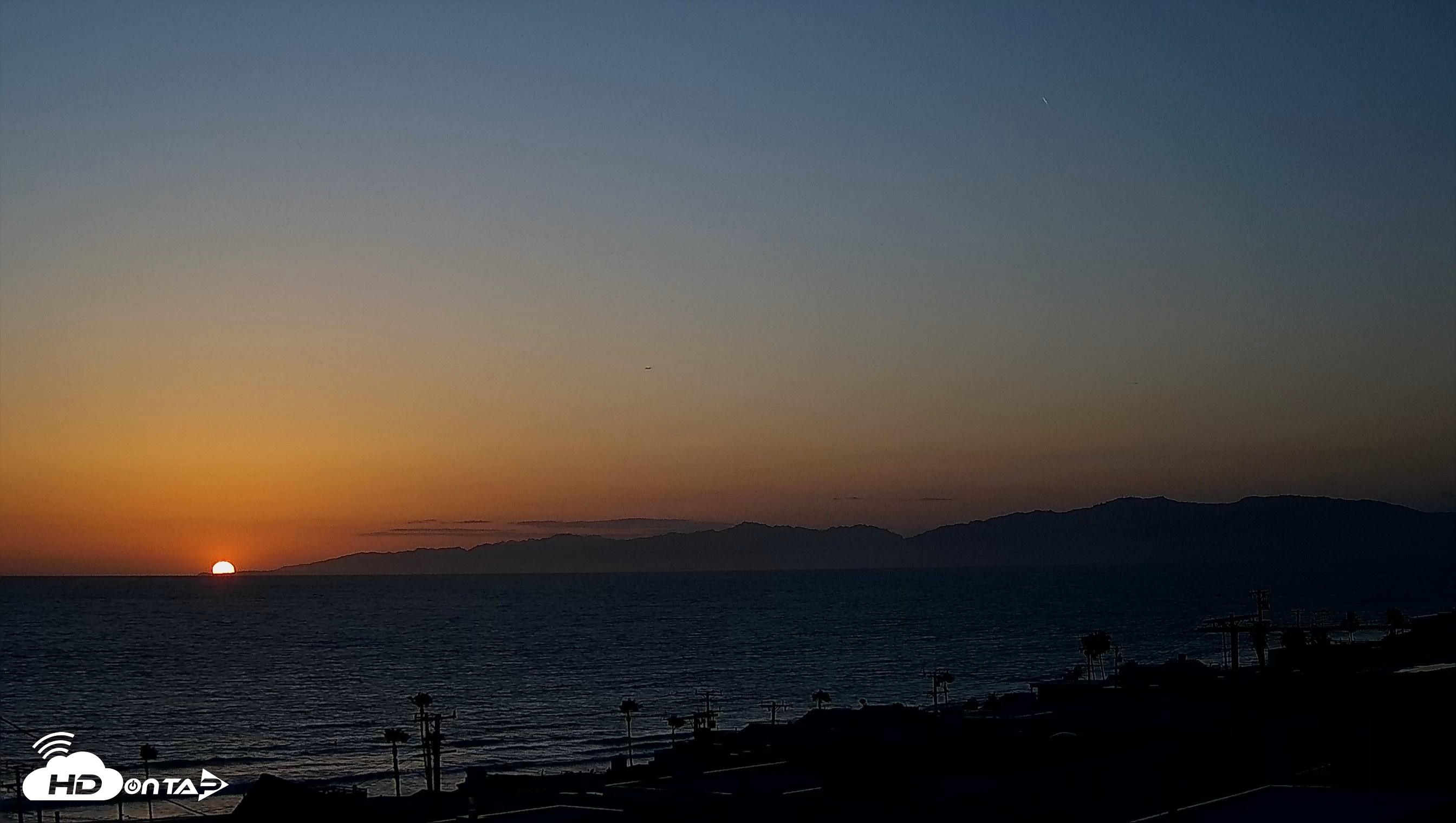 Snapshot of Santa Monica Bay Live Webcam taken Apr 27, 2026, 7:34pm PDT