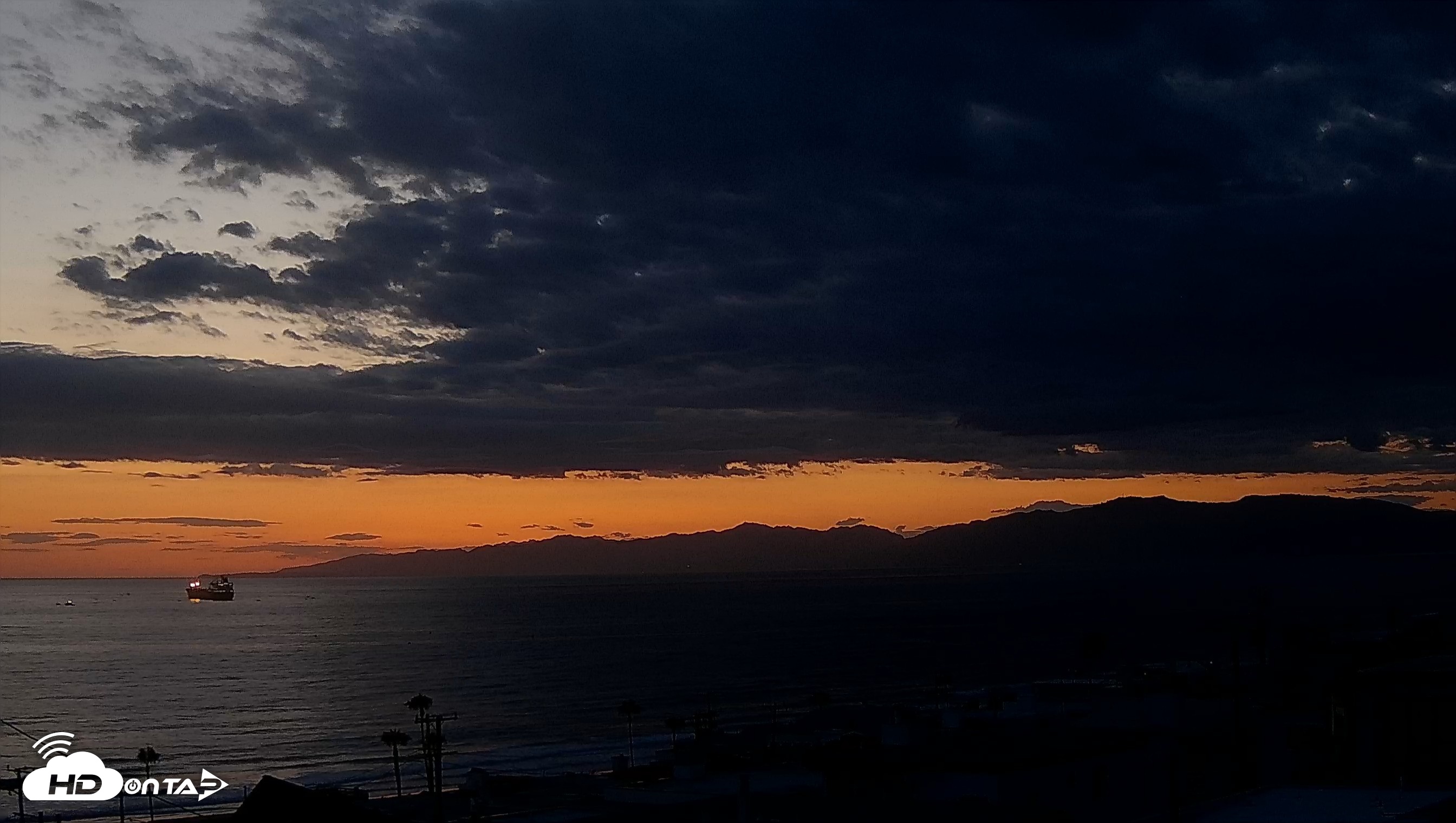 Snapshot of Santa Monica Bay Live Webcam taken May 5, 2026, 7:52pm PDT
