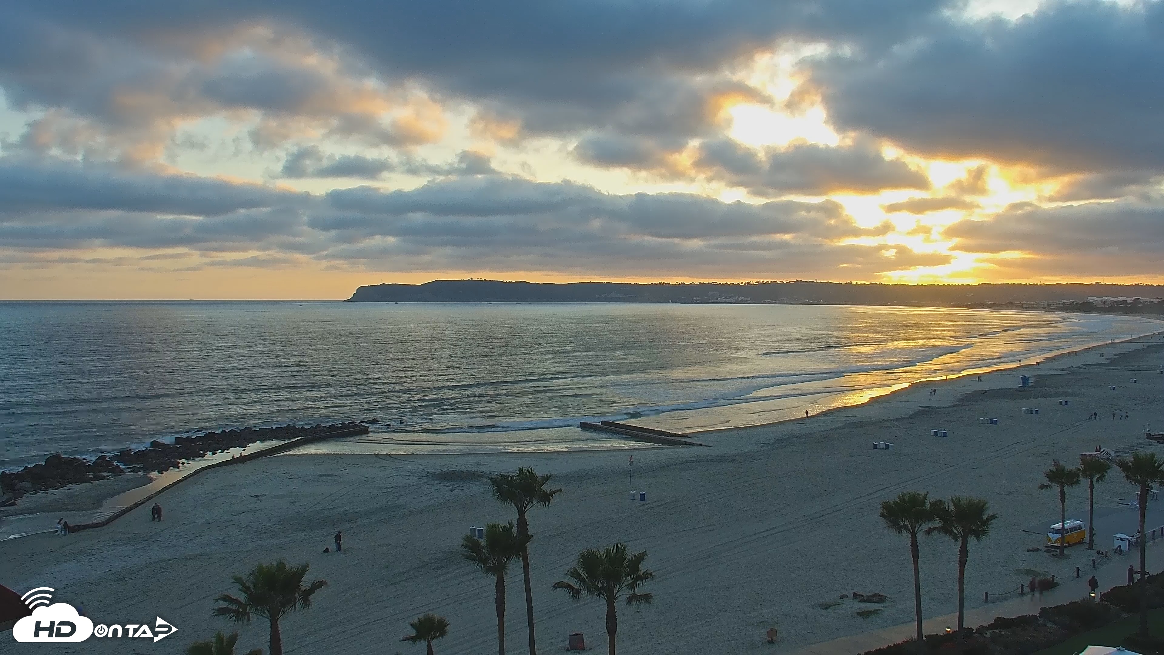 Snapshot of Hotel Del Coronado 4K Roaming Live Cam taken Apr 28, 2025, 7:15pm PDT
