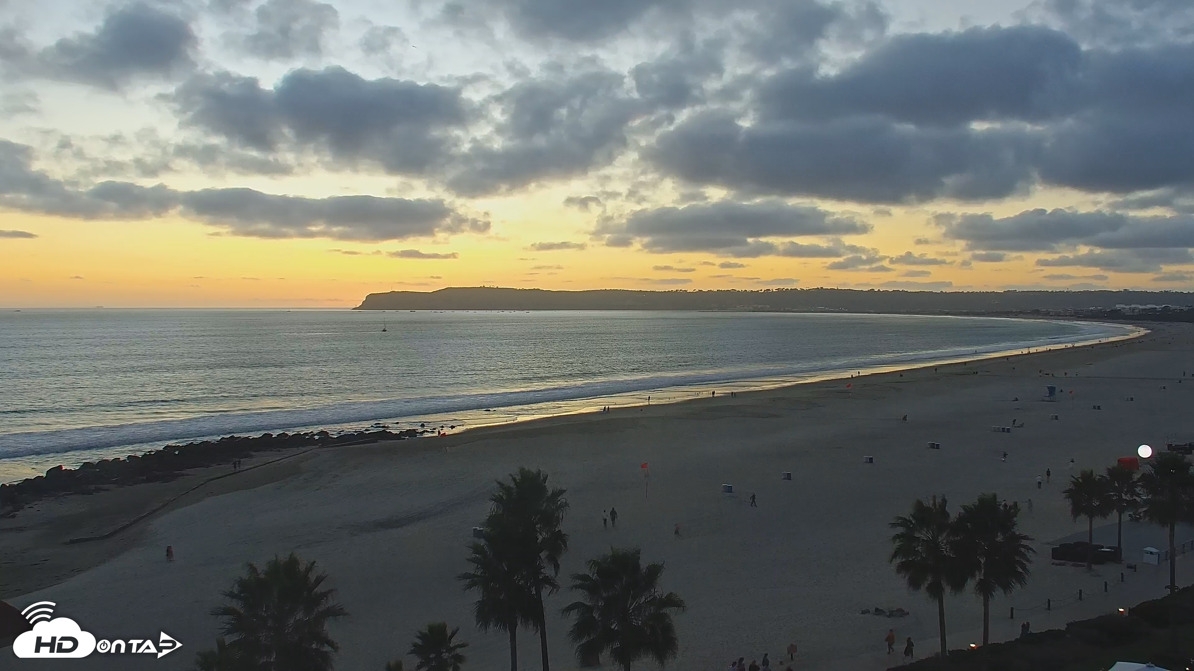 Snapshot of Hotel Del Coronado 4K Roaming Live Cam taken Oct 22, 2025, 6:10pm PDT