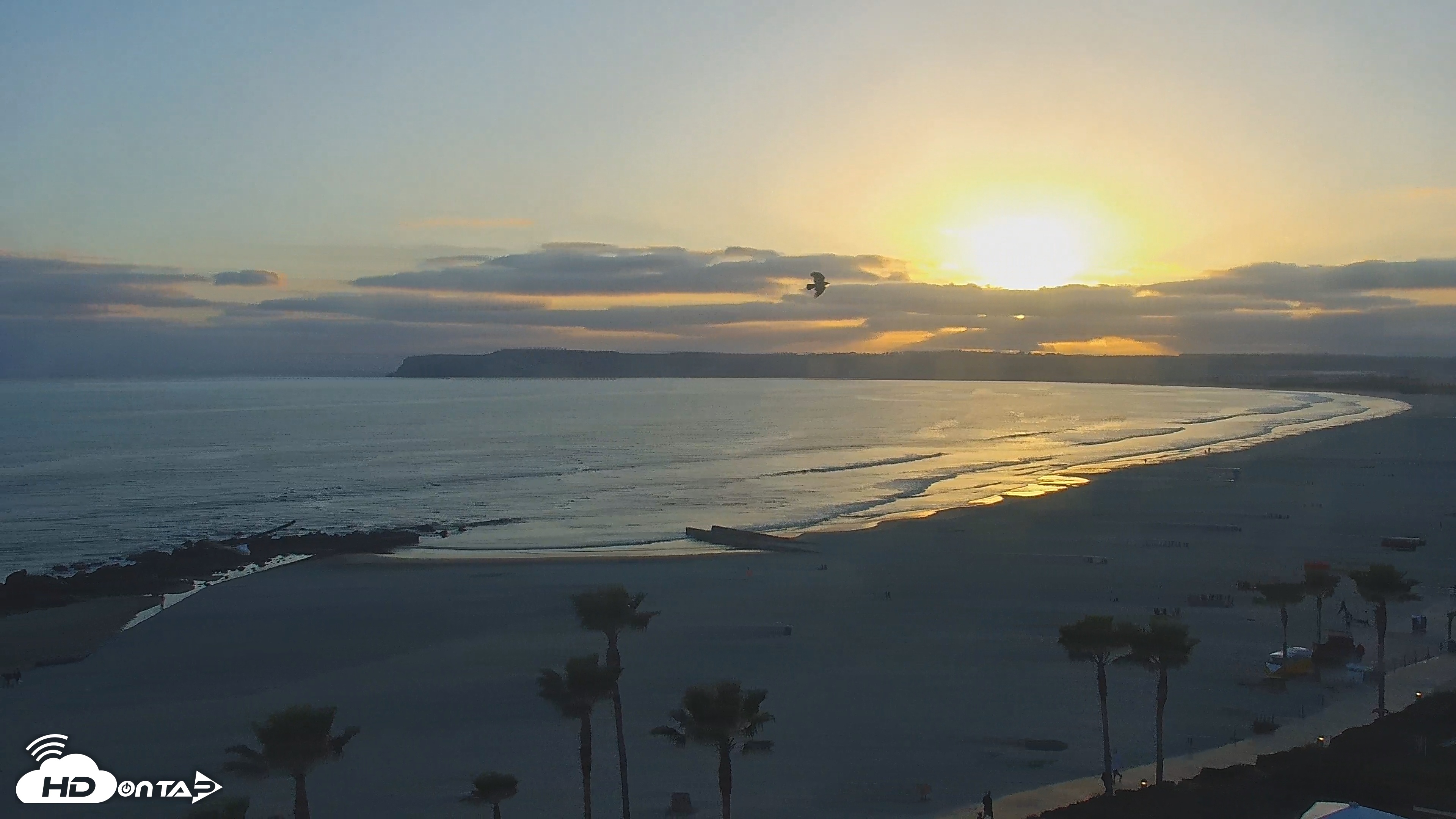 Snapshot of Hotel Del Coronado 4K Roaming Live Cam taken Apr 22, 2025, 7:08pm PDT