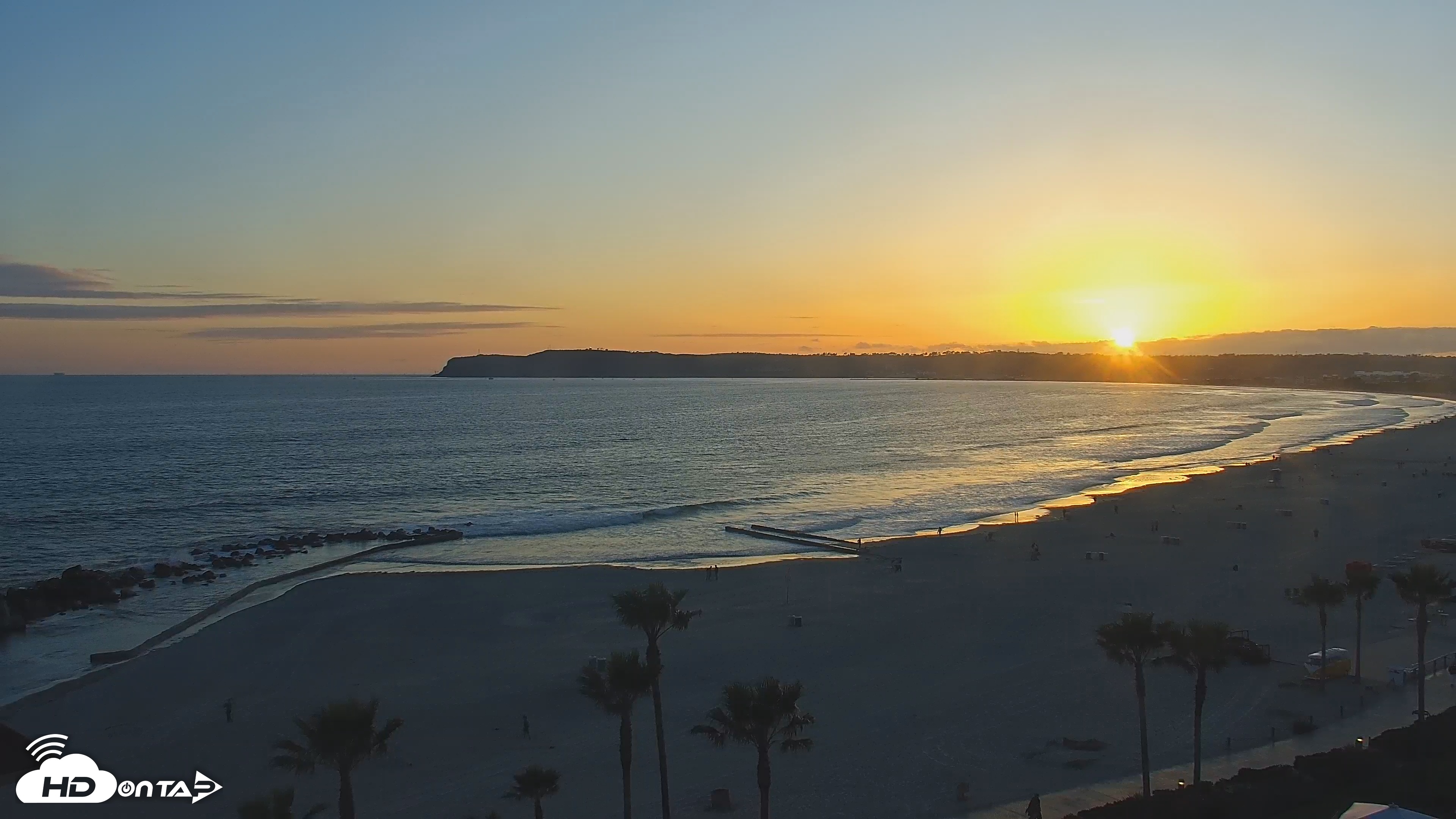 Snapshot of Hotel Del Coronado 4K Roaming Live Cam taken Apr 25, 2025, 7:18pm PDT