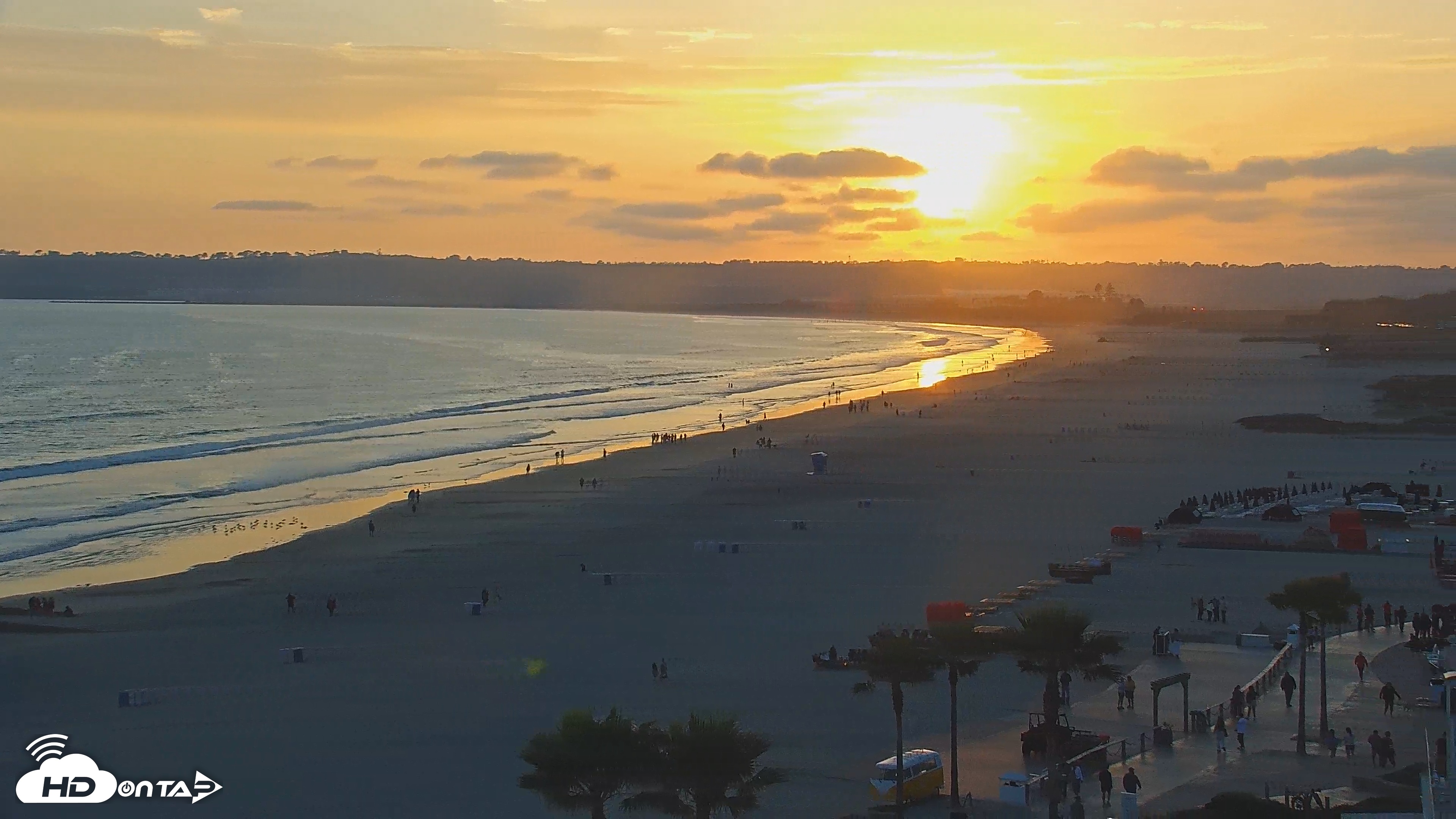 Snapshot of Hotel Del Coronado 4K Roaming Live Cam taken May 29, 2025, 7:35pm PDT