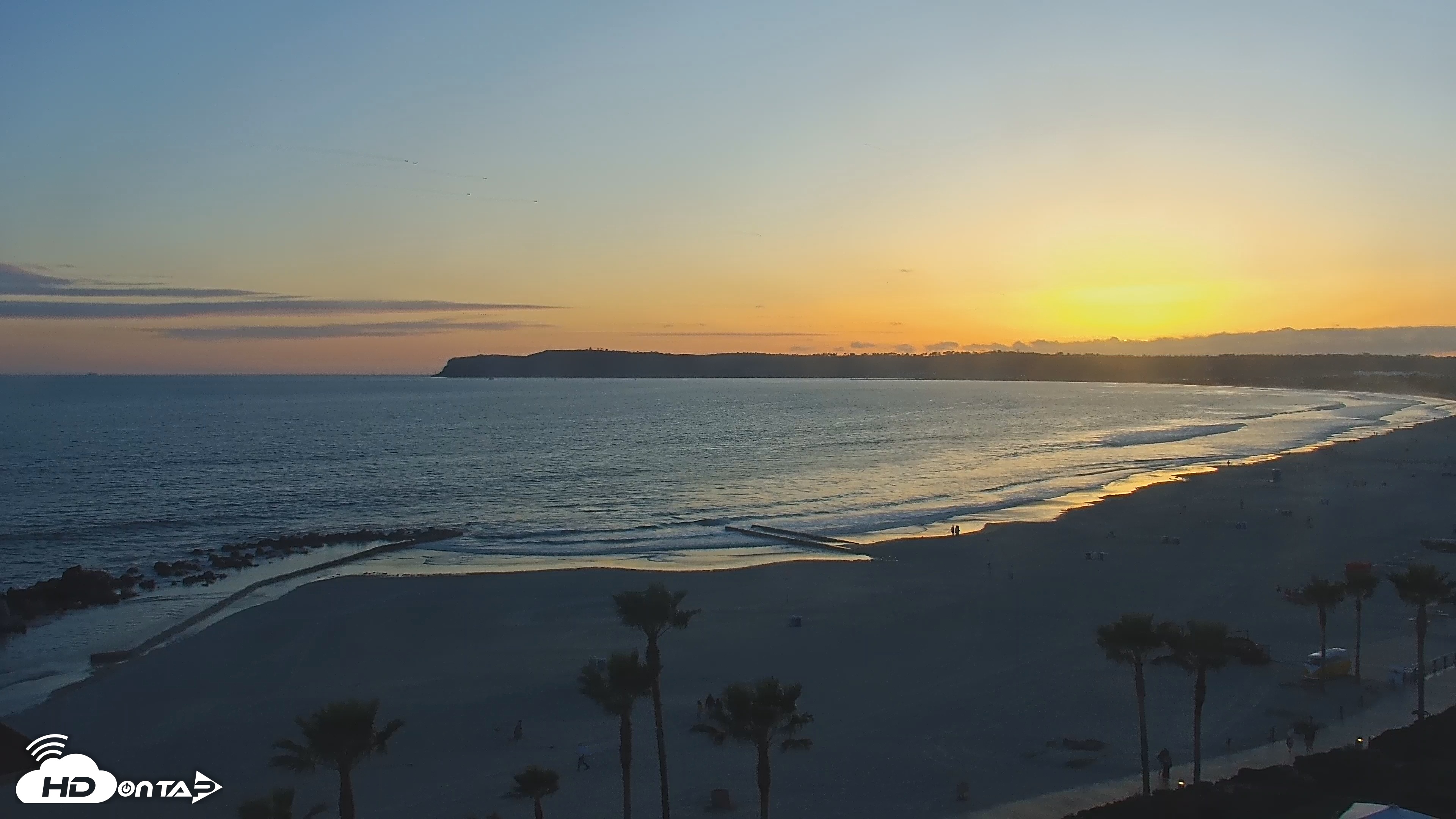 Snapshot of Hotel Del Coronado 4K Roaming Live Cam taken Apr 25, 2025, 7:20pm PDT