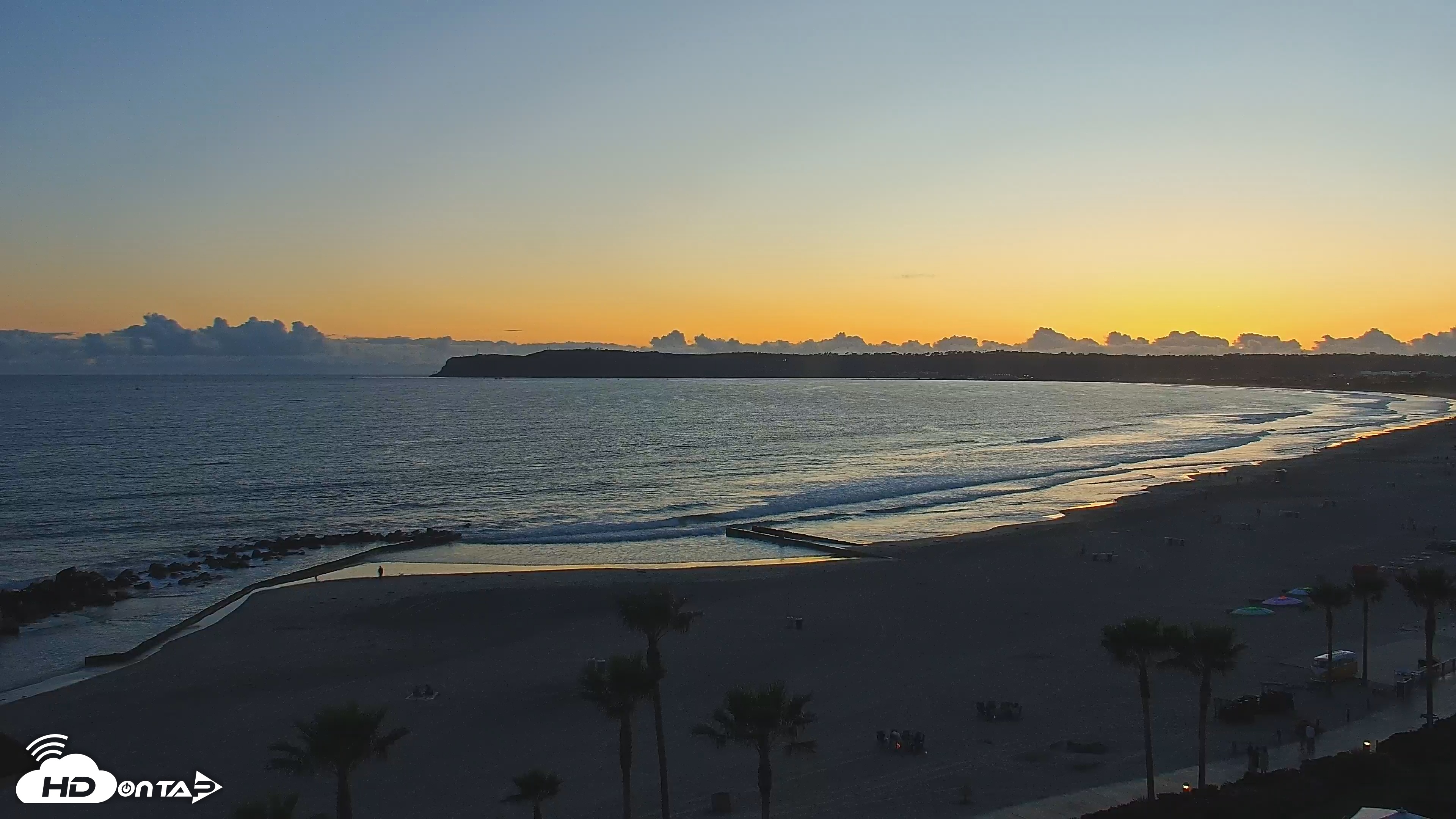 Snapshot of Hotel Del Coronado 4K Roaming Live Cam taken Apr 27, 2025, 7:34pm PDT