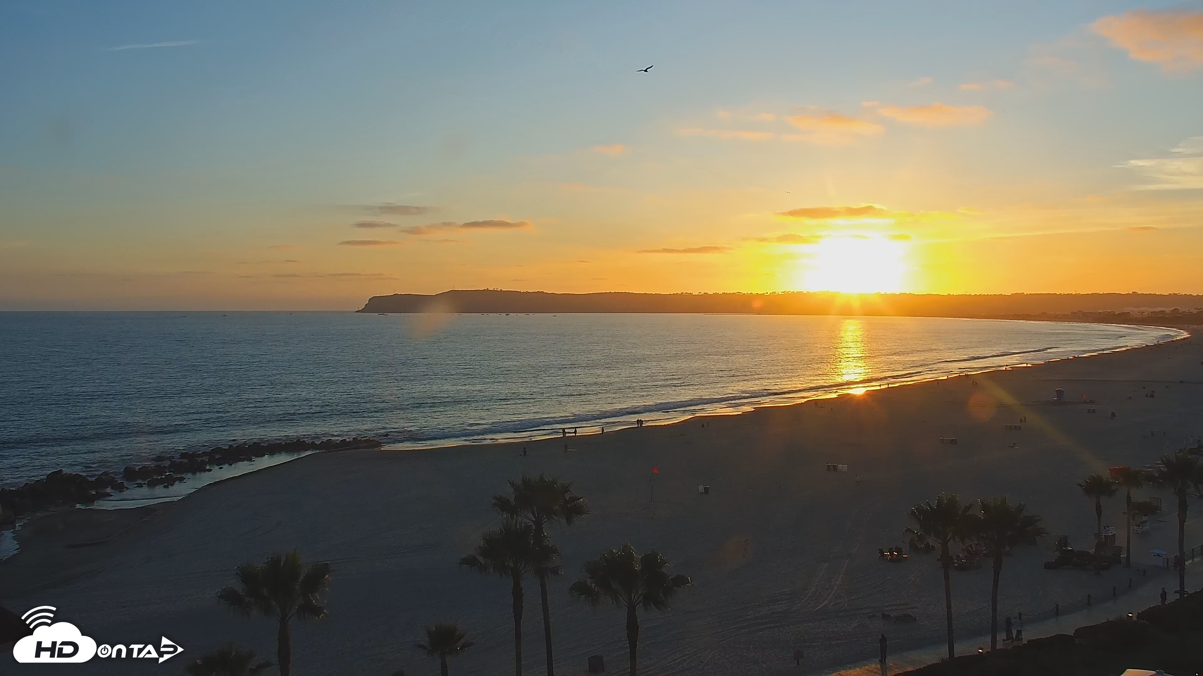 Snapshot of Hotel Del Coronado 4K Roaming Live Cam taken Apr 16, 2026, 7:10pm PDT