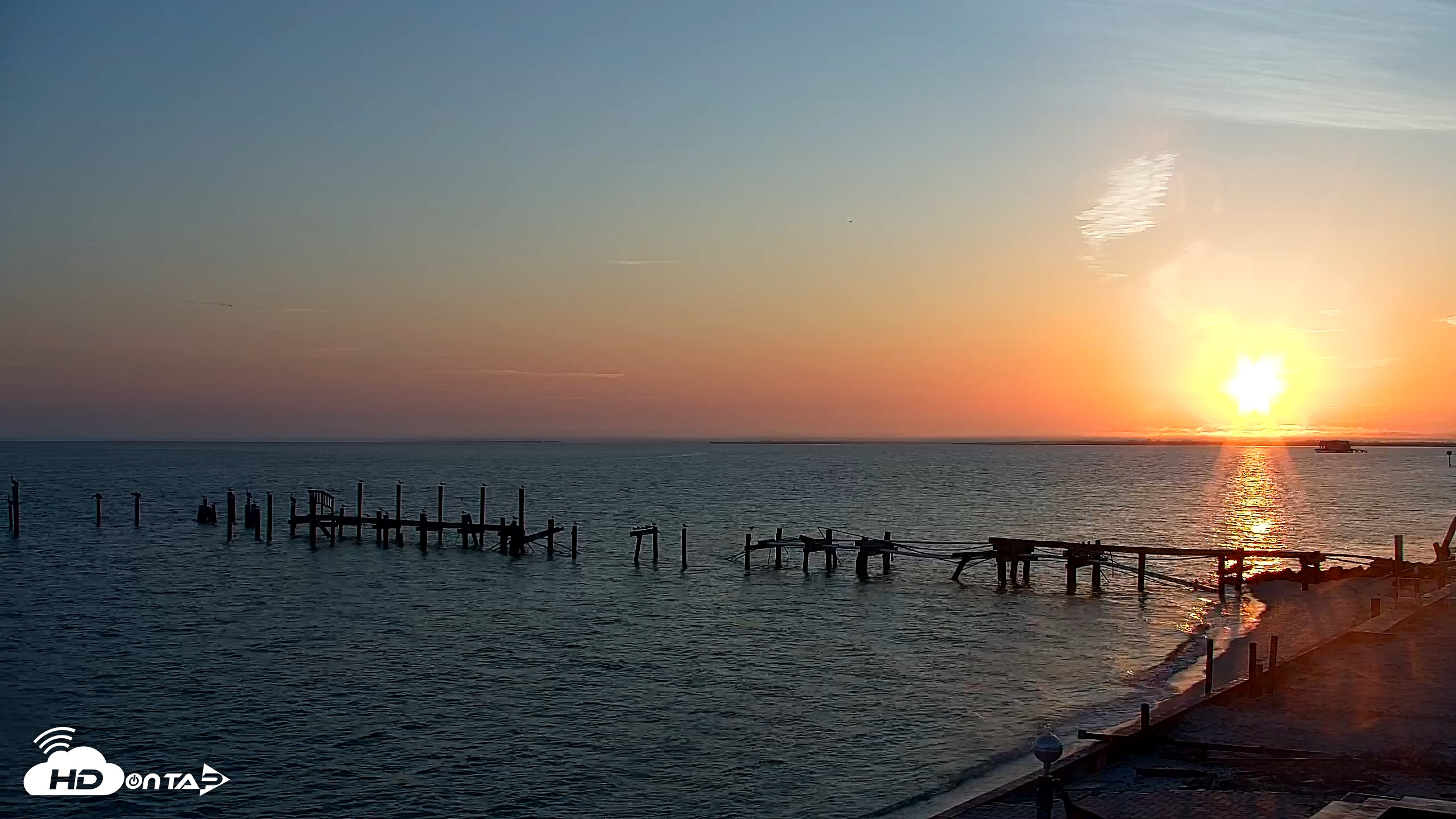 Snapshot of Rod & Reel Pier Live Webcam taken Feb 4, 2025, 7:28am EST