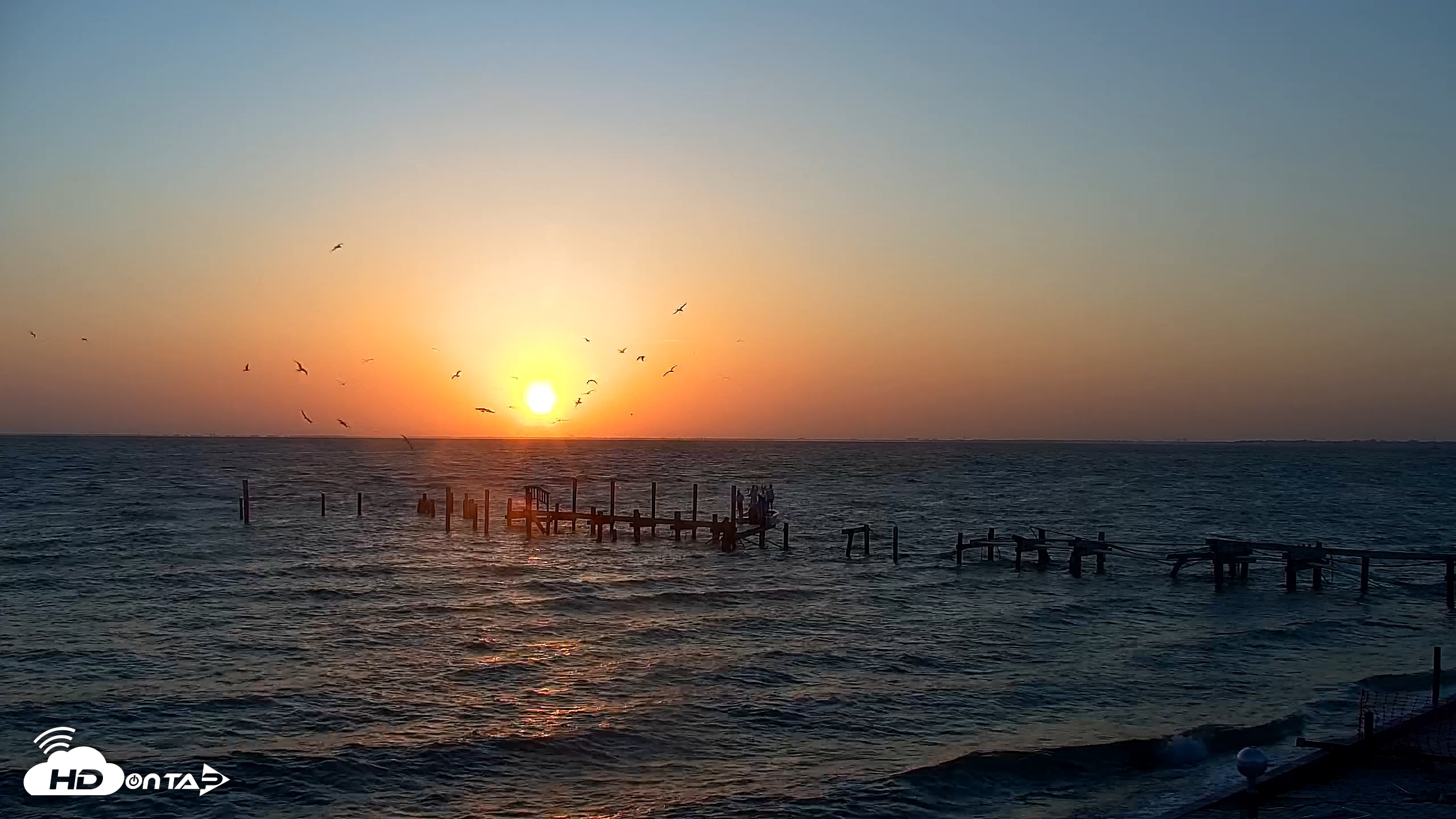 Snapshot of Rod & Reel Pier Live Webcam taken Apr 25, 2025, 7:06am EDT