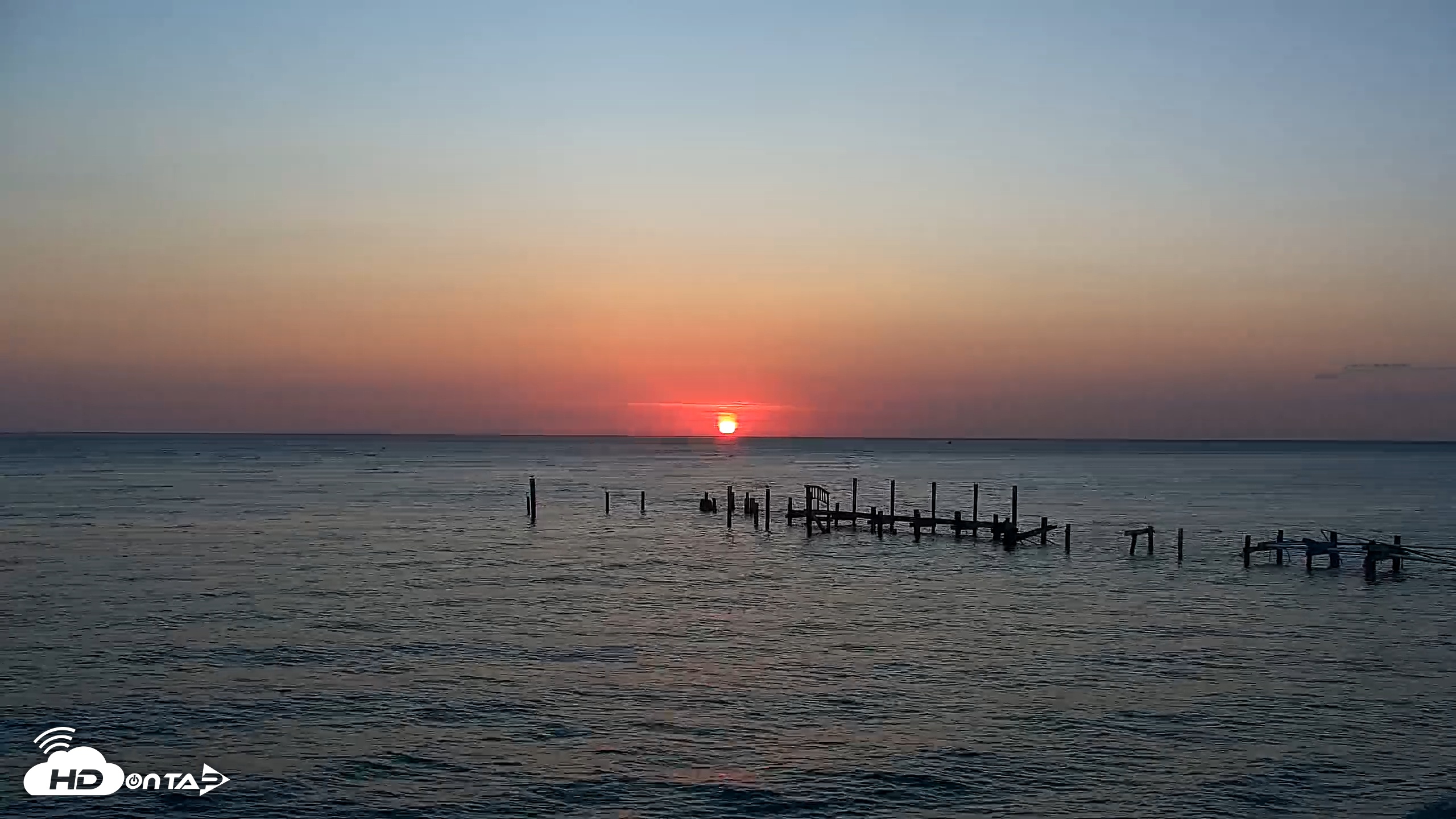 Snapshot of Rod & Reel Pier Live Webcam taken May 3, 2025, 6:53am EDT