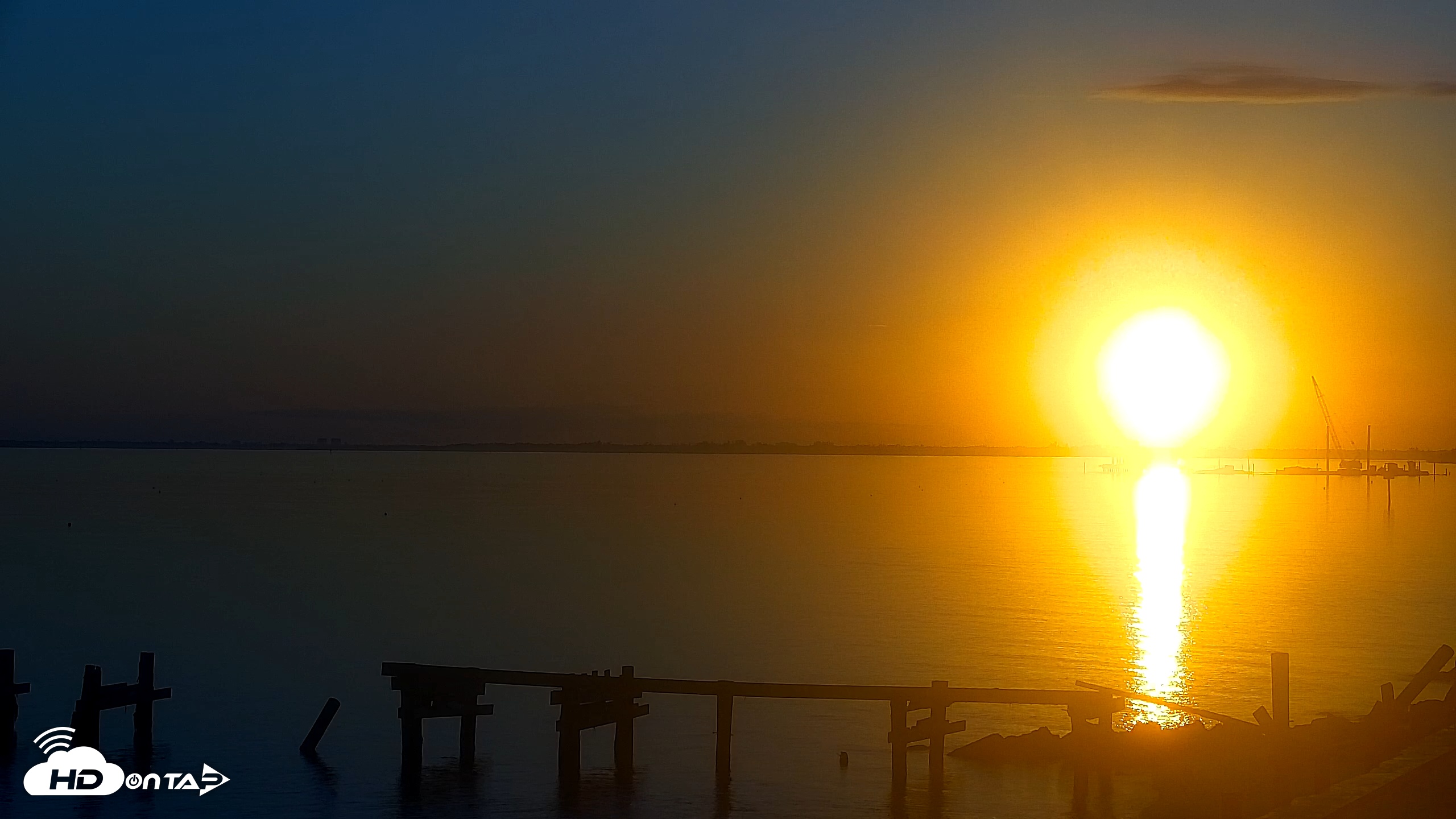 Snapshot of Rod & Reel Pier Live Webcam taken Nov 17, 2025, 7:02am EST