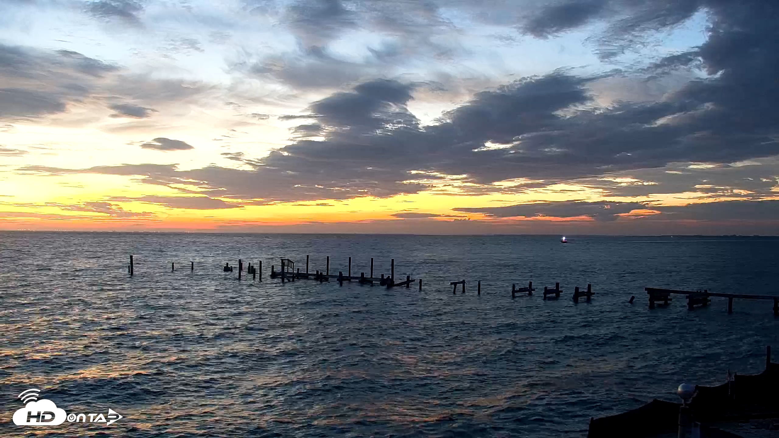 Snapshot of Rod & Reel Pier Live Webcam taken Jul 5, 2025, 6:19am EDT