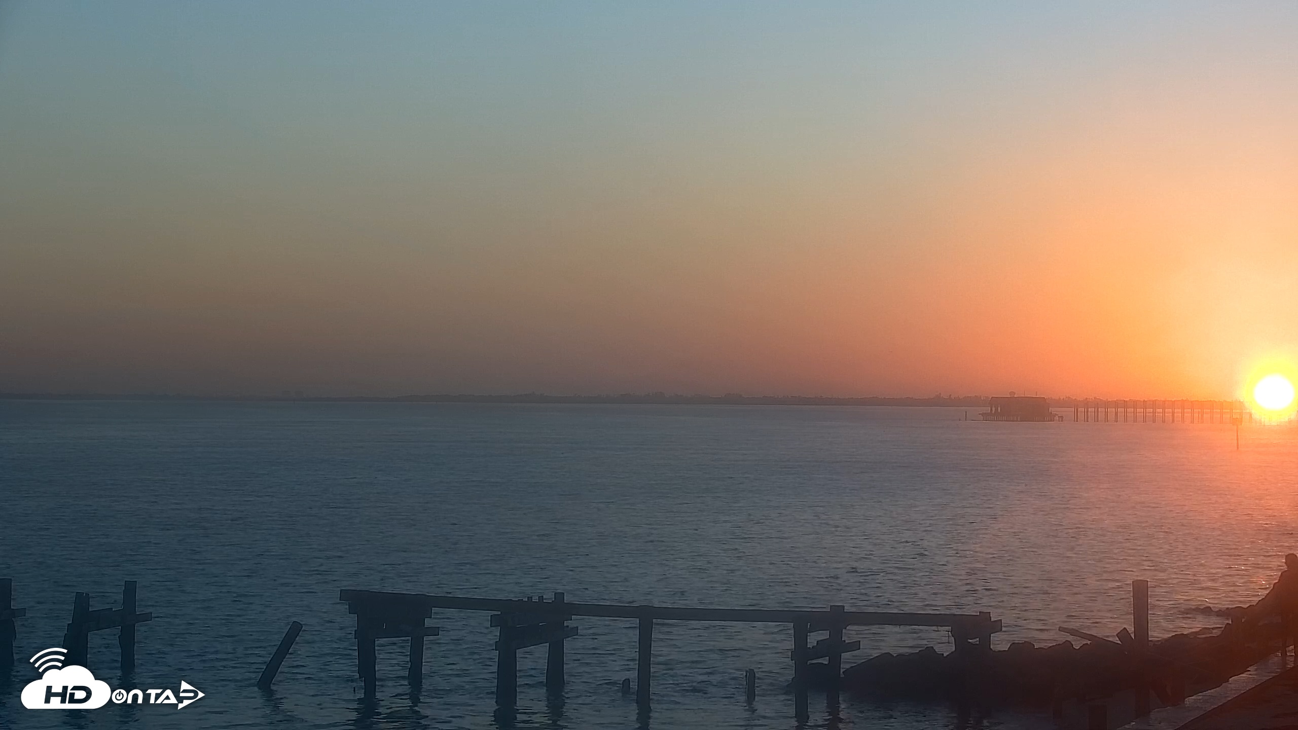 Snapshot of Anna Maria Island Florida Live Webcam taken Dec 24, 2025, 7:22am EST