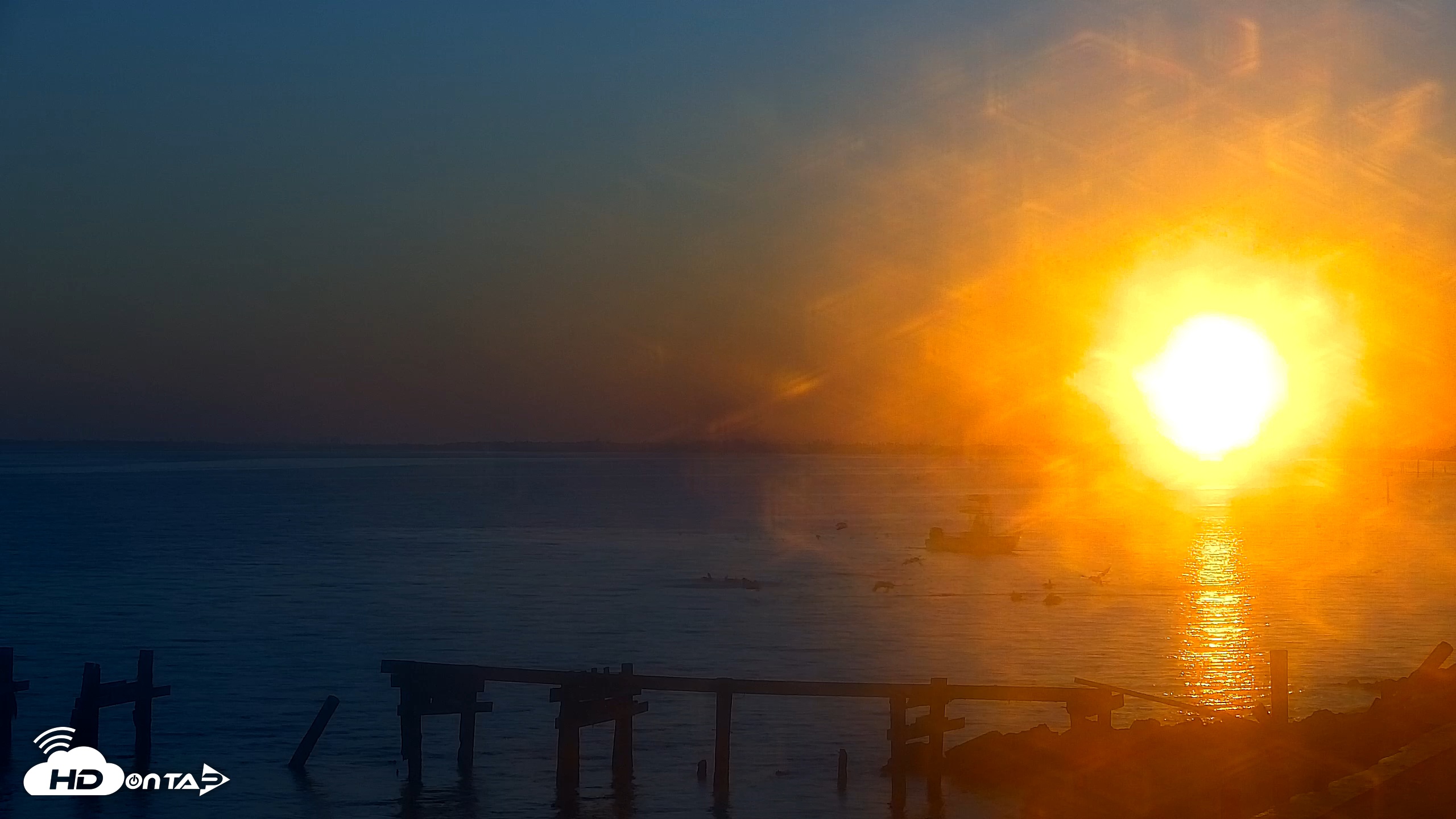 Snapshot of Anna Maria Island Florida Live Webcam taken Nov 21, 2025, 7:04am EST