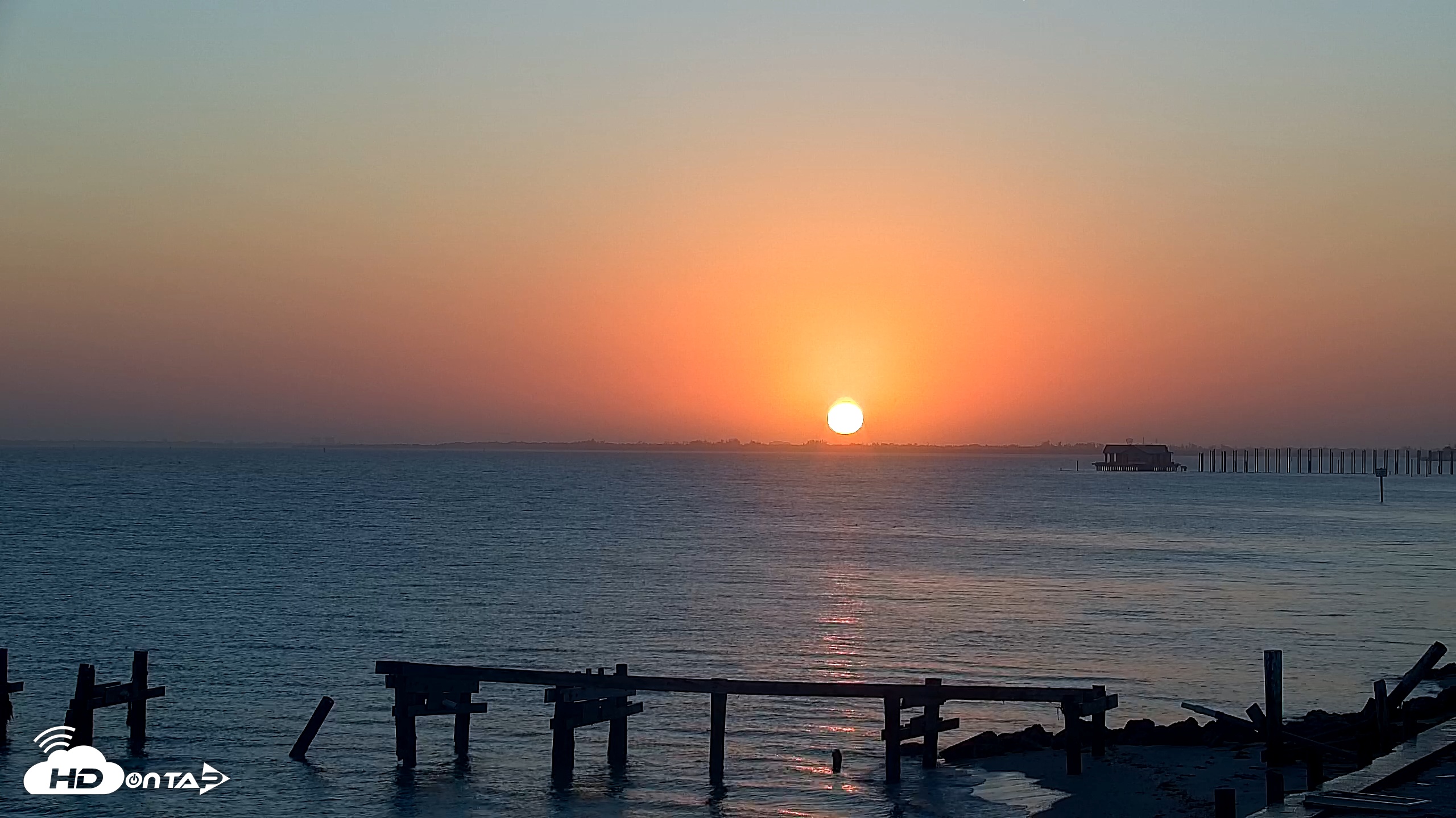 Snapshot of Anna Maria Island Florida Live Webcam taken Feb 7, 2026, 7:18am EST