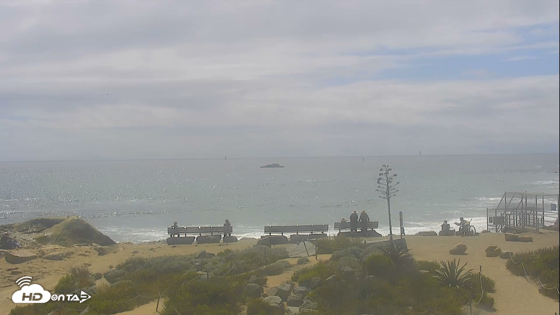 Snapshot of Dana Point Harbor Laguna Cliffs Resort Live Webcam taken Apr 21, 2026, 2:23pm PDT