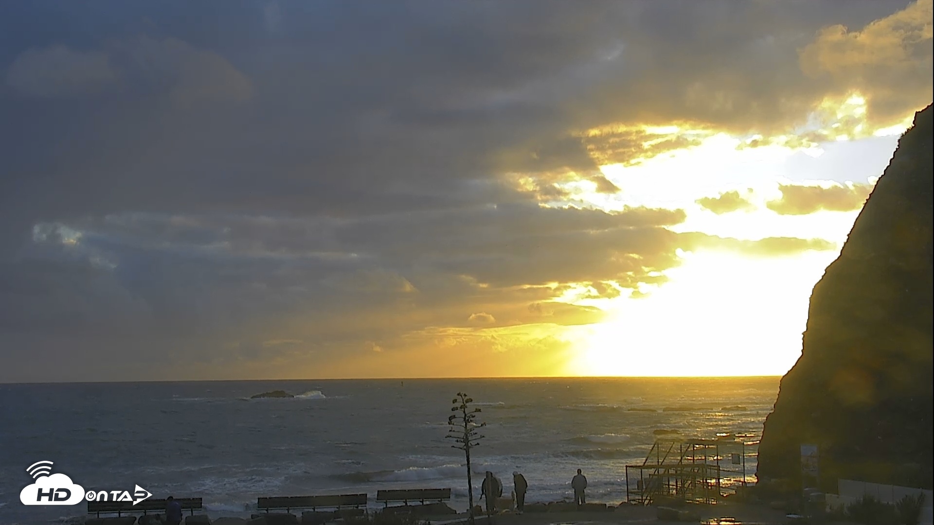 Snapshot of Dana Point Harbor Laguna Cliffs Resort Live Webcam taken Feb 19, 2026, 5:21pm PST