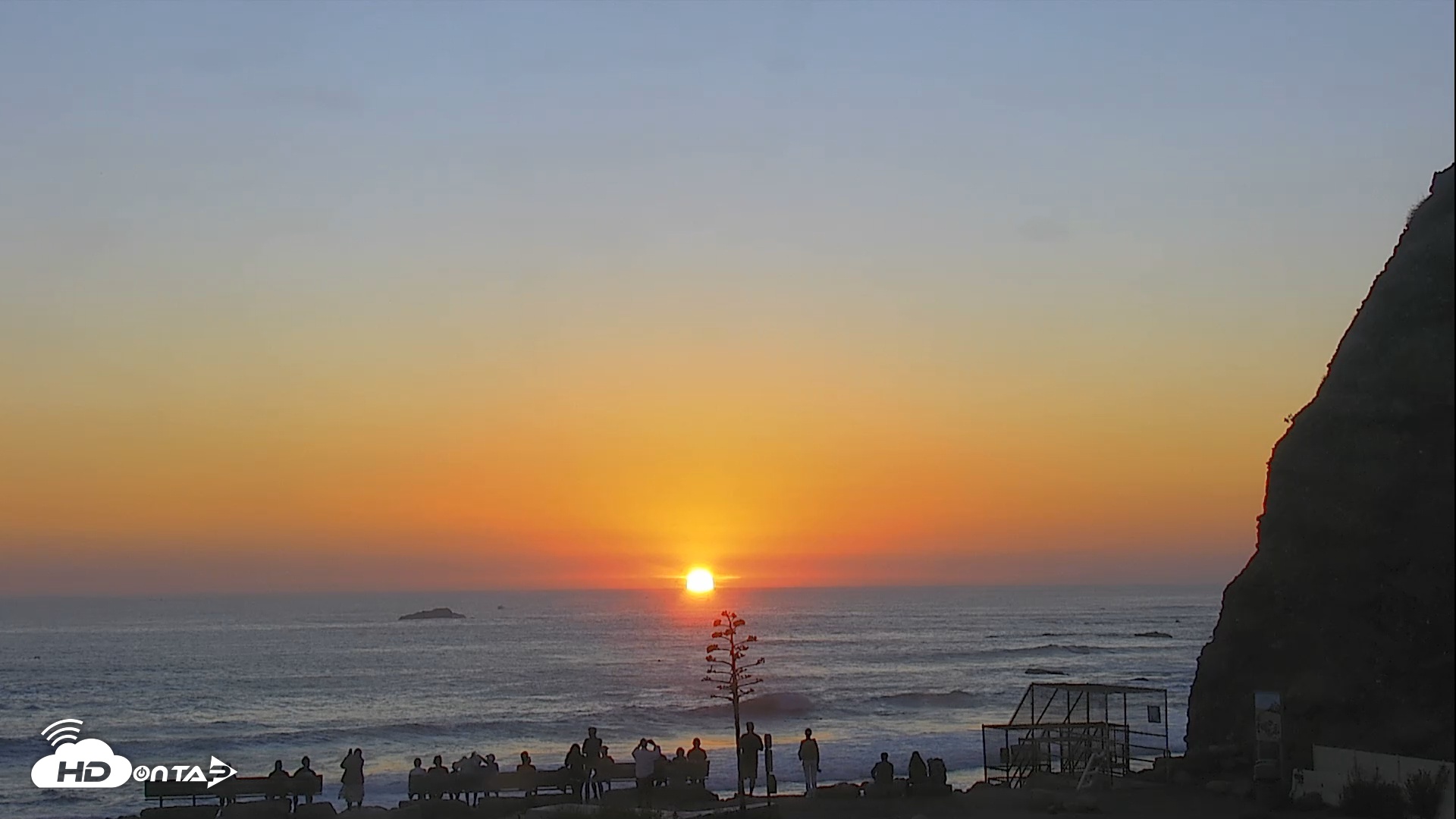 Snapshot of Dana Point Harbor Laguna Cliffs Resort Live Webcam taken Nov 25, 2025, 4:43pm PST