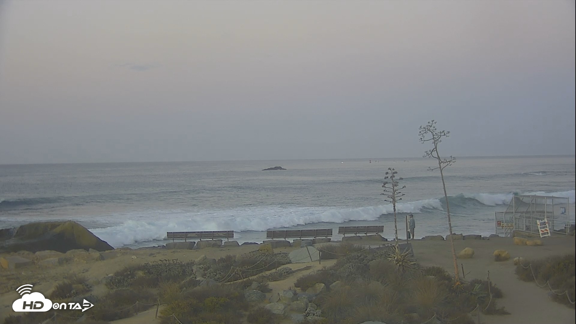 Snapshot of Dana Point Harbor Laguna Cliffs Resort Live Webcam taken Oct 18, 2026, 6:52am PDT