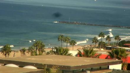 Roving surf cam over North Manhattan Beach, showing waves, shoreline, and coastal skies